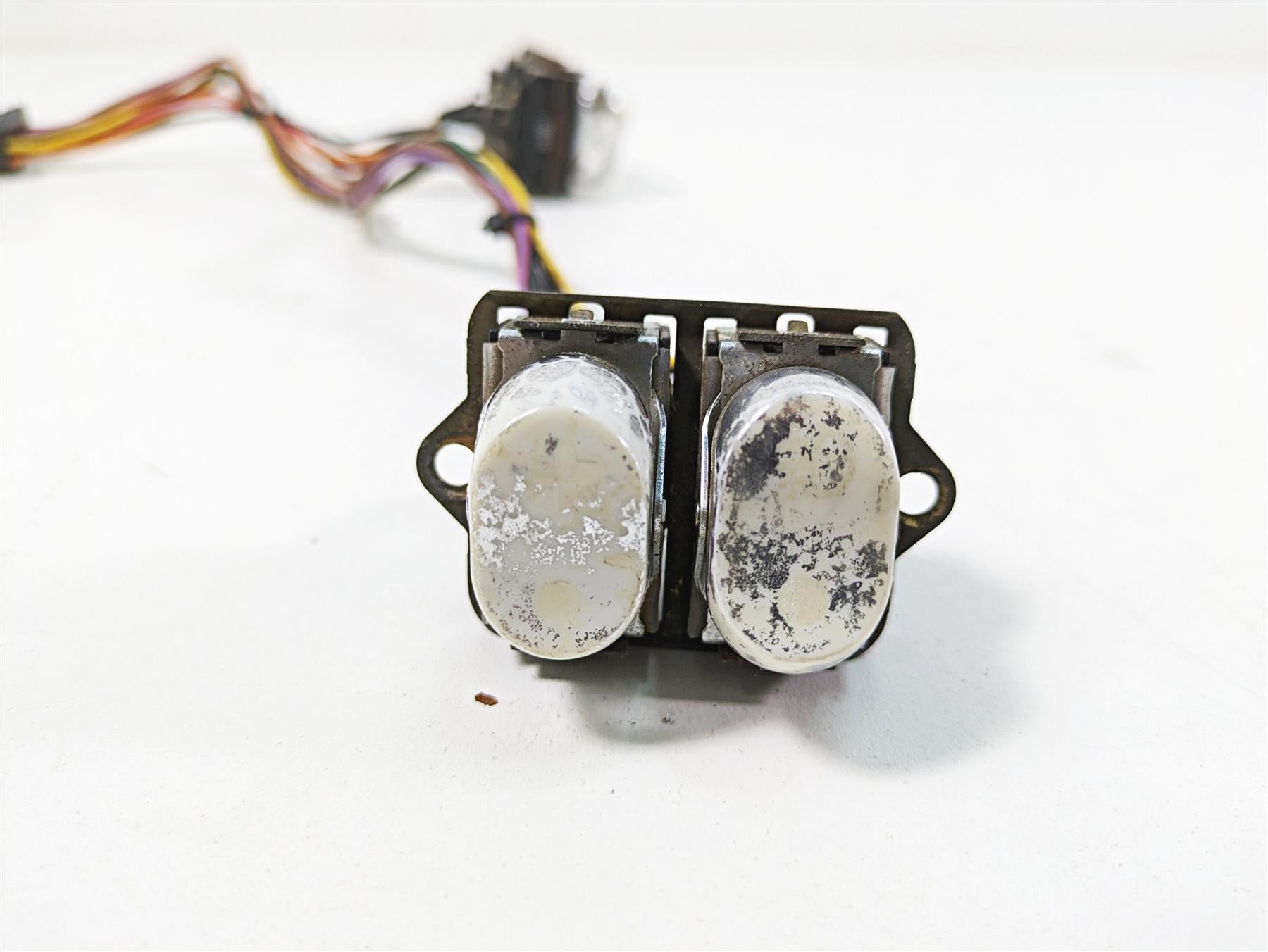2005 Harley Touring FLHTCUI Electra Glide Auxiliary Switch Set 70271-98 {{ shop.shopifyCountryName }} - Mototech271