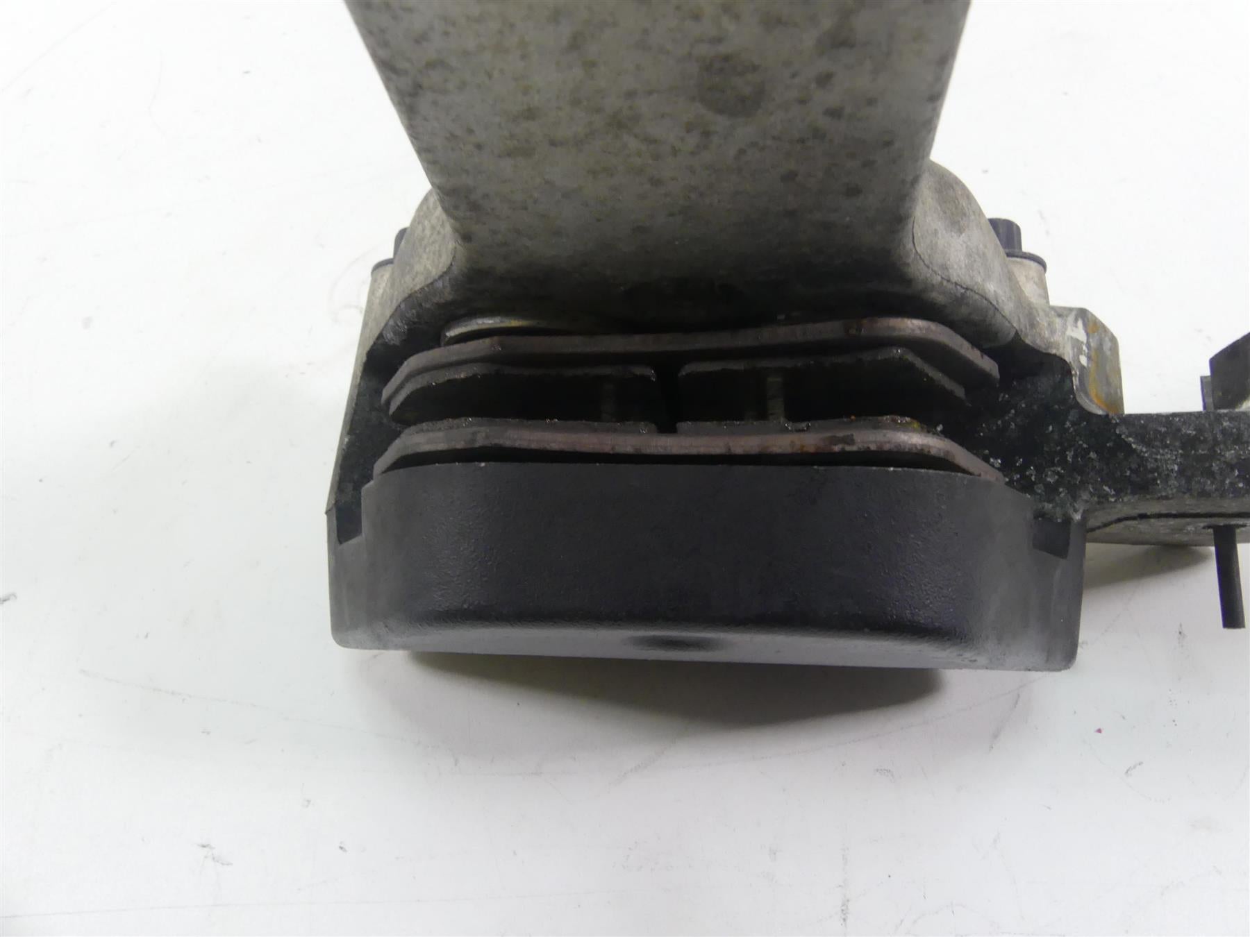 2005 Harley Touring FLHRSI Road King Rear Brake Caliper 44080-02C {{ shop.shopifyCountryName }} - Mototech271