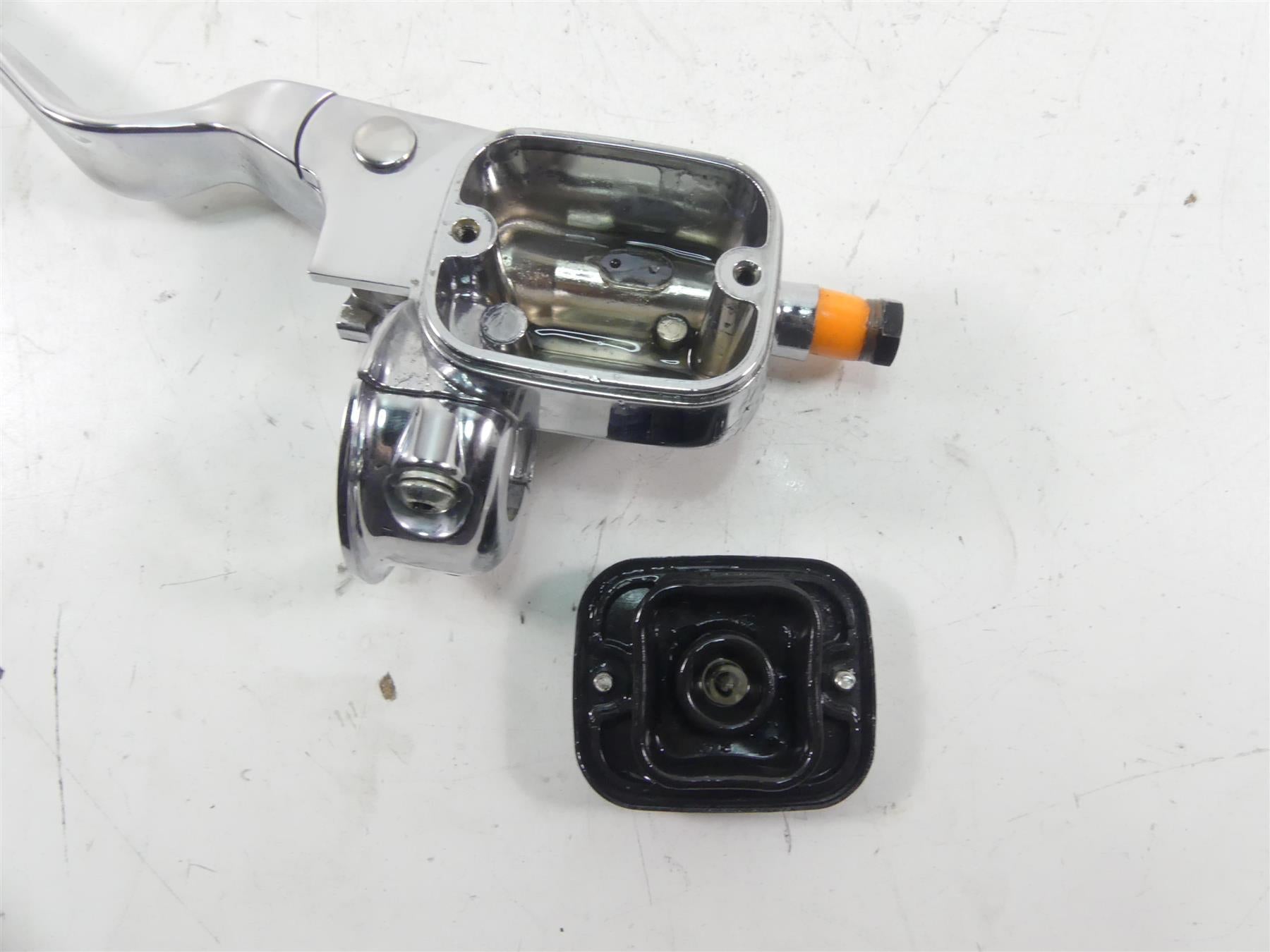 2005 Harley Touring CVO FLHTCSE Electra Glide Clutch Master Cylinder 46113-02 {{ shop.shopifyCountryName }} - Mototech271