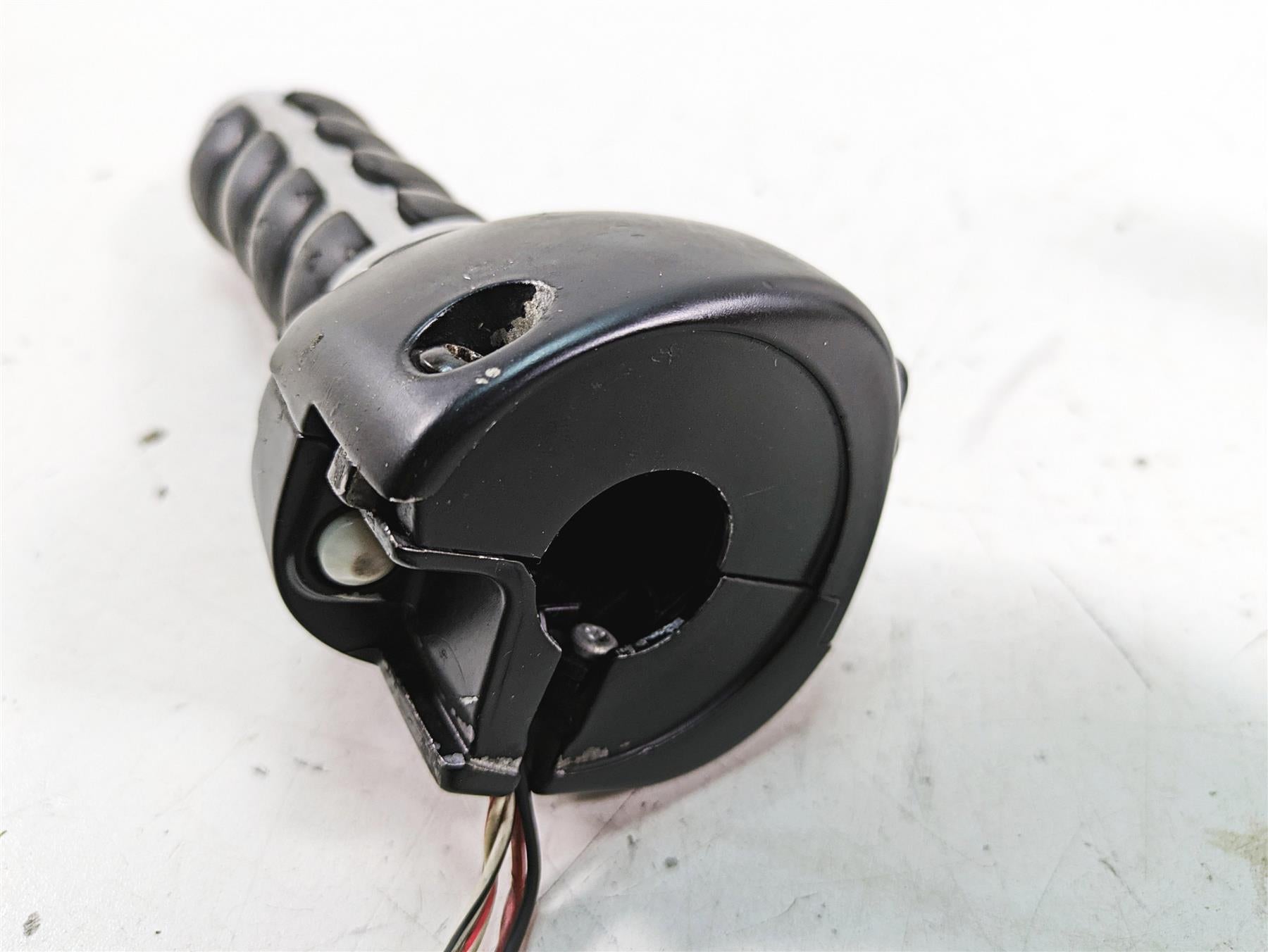 2019 Harley XL883N Sportster Iron Right Hand Control Switch 71500118 {{ shop.shopifyCountryName }} - Mototech271