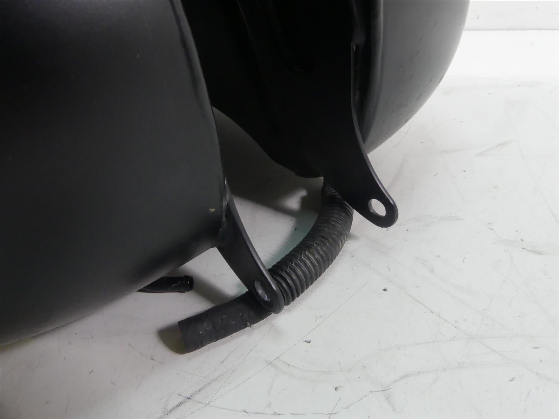 2017 Harley FLS Softail Slim Nice Fuel Gas Petrol Tank Reservoir 61625-11 {{ shop.shopifyCountryName }} - Mototech271