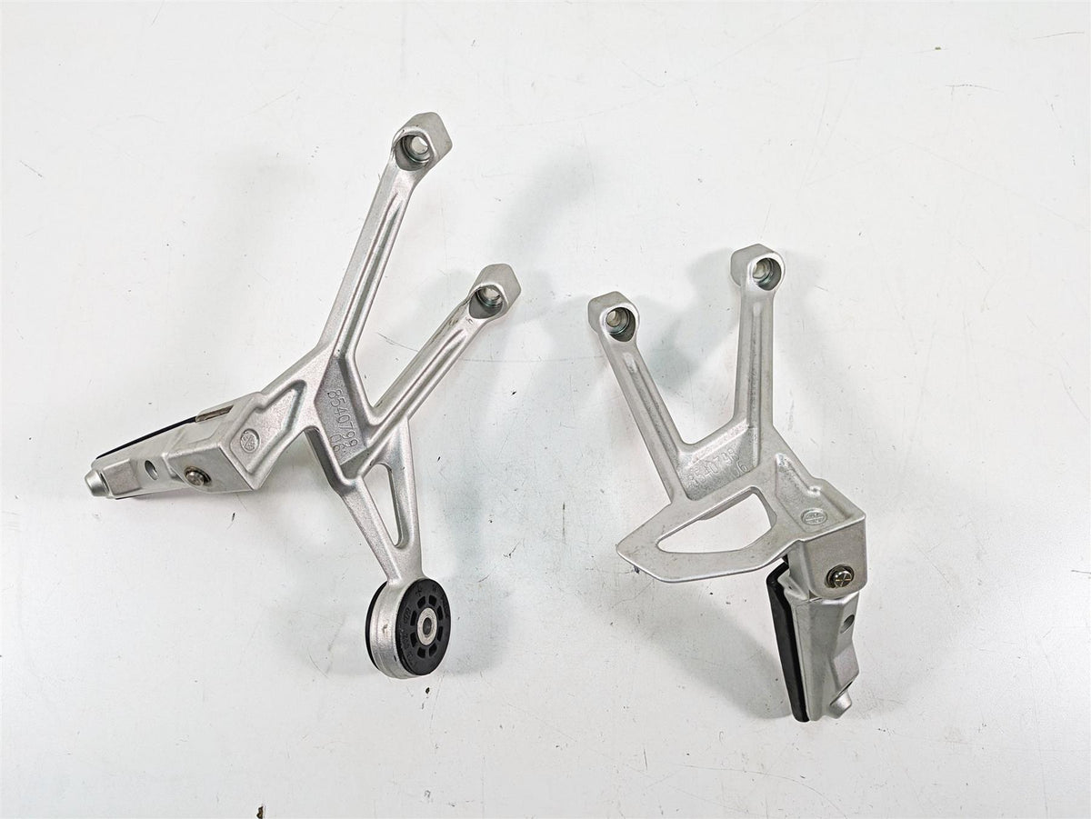 2016 BMW R1200R K53 Rear Passenger Foot Peg Rest Set 46718540798 46718540799 {{ shop.shopifyCountryName }} - Mototech271