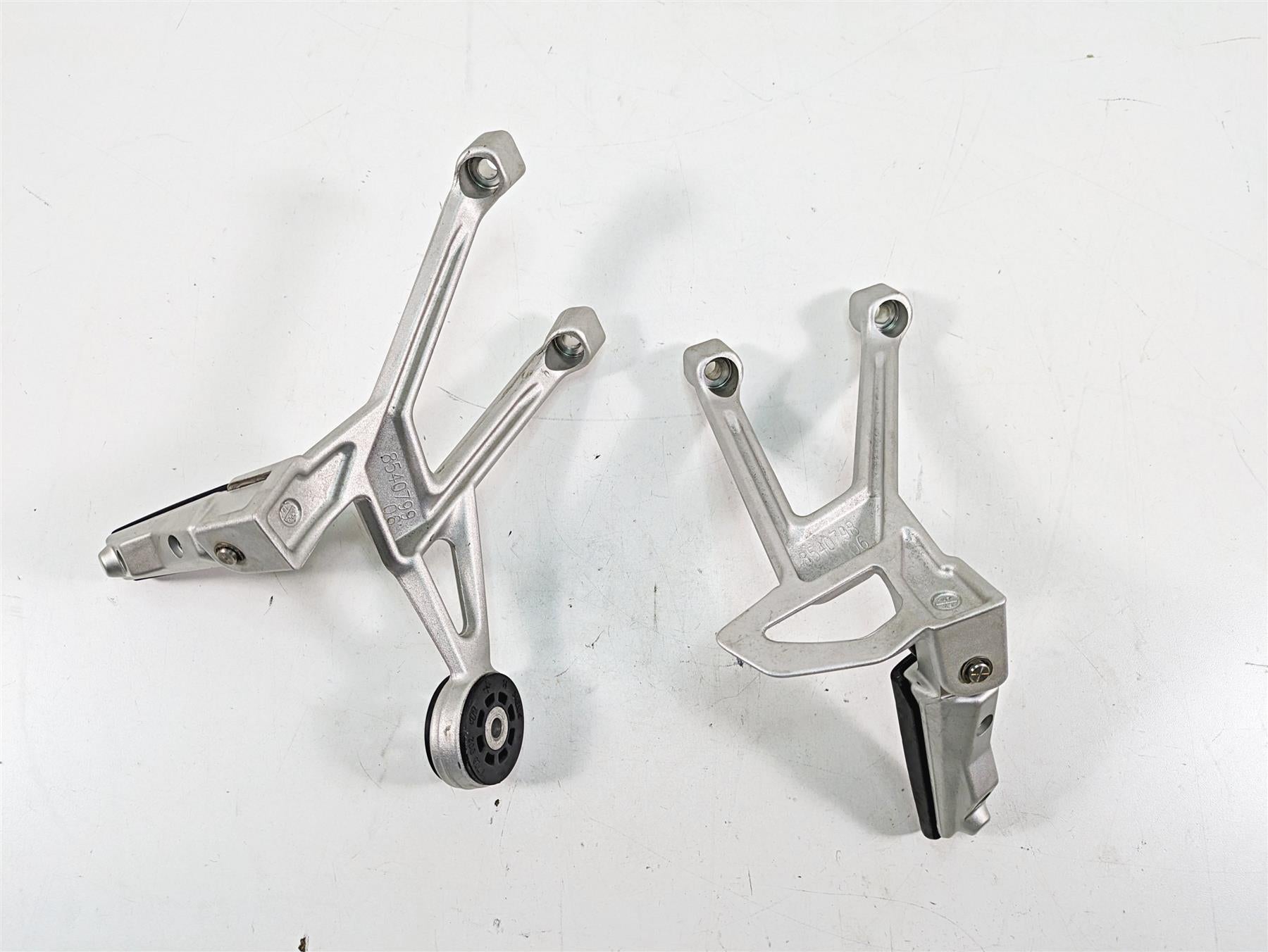 2016 BMW R1200R K53 Rear Passenger Foot Peg Rest Set 46718540798 46718540799 {{ shop.shopifyCountryName }} - Mototech271