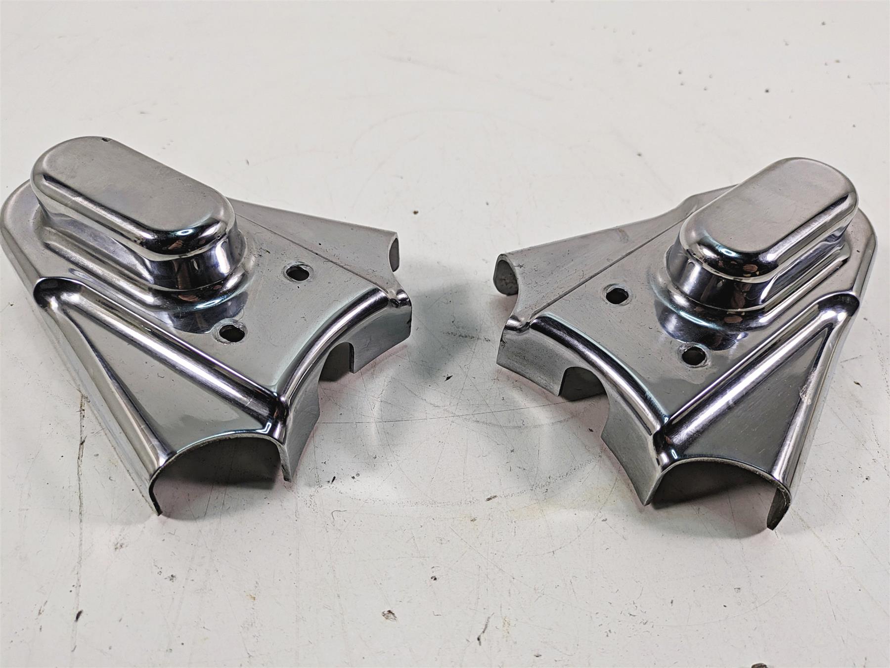 2000 Harley FXSTS Softail Springer Kuryakyn Chrome Rear Axle Cover Set 8202 {{ shop.shopifyCountryName }} - Mototech271