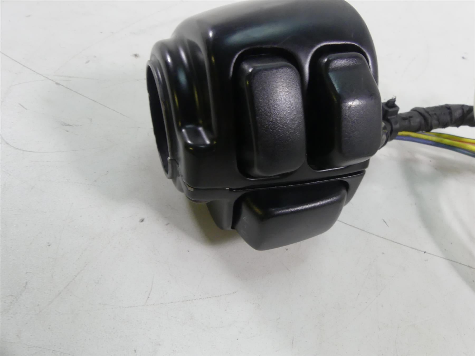 2005 Harley FXDWGI Dyna Wide Glide Left Control Switch Blinker - Read 71682-06A {{ shop.shopifyCountryName }} - Mototech271