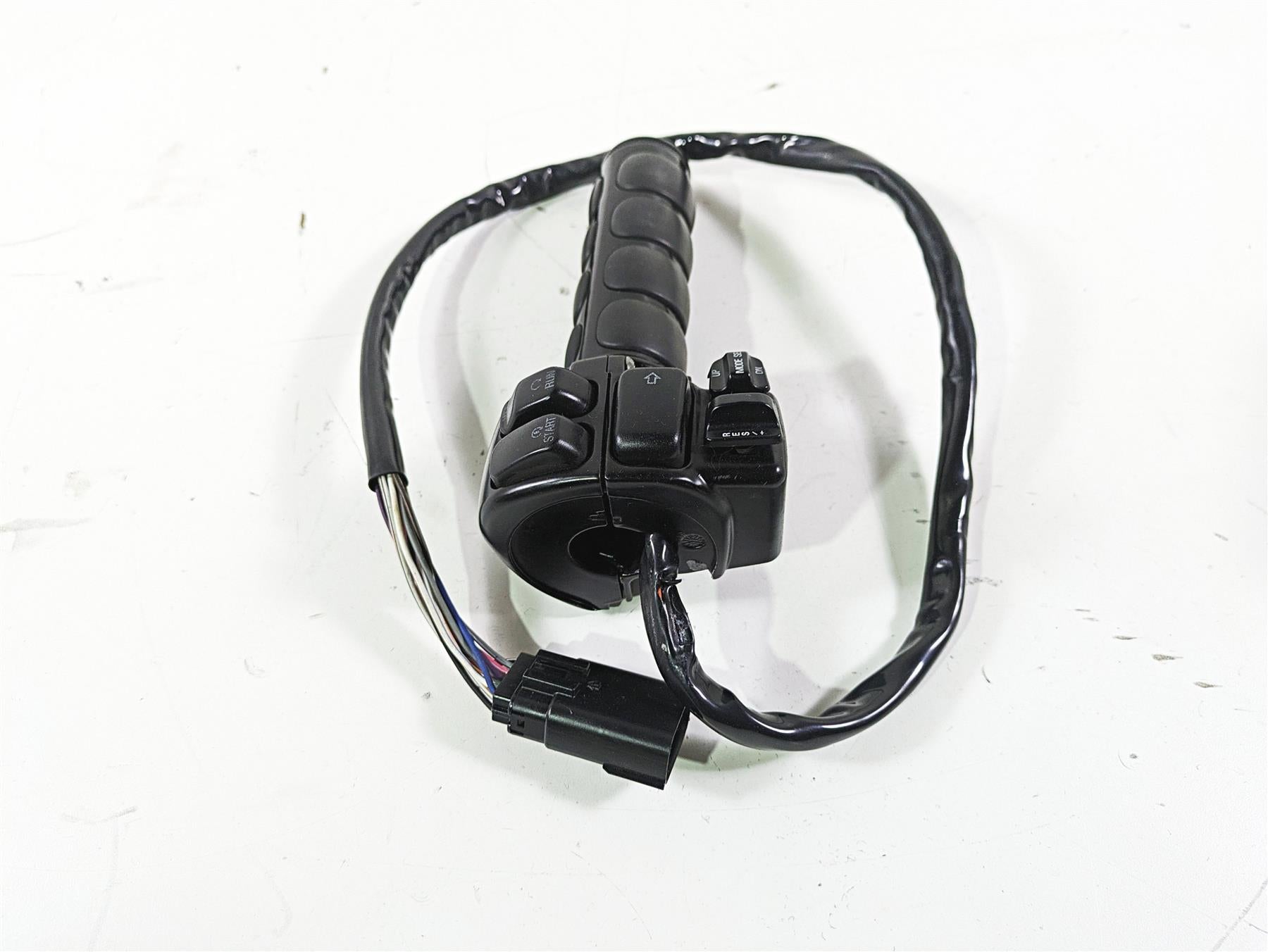 2008 Harley Touring FLHTCU E-Glide 105TH Right Control Switch Cruise 71684-06A {{ shop.shopifyCountryName }} - Mototech271