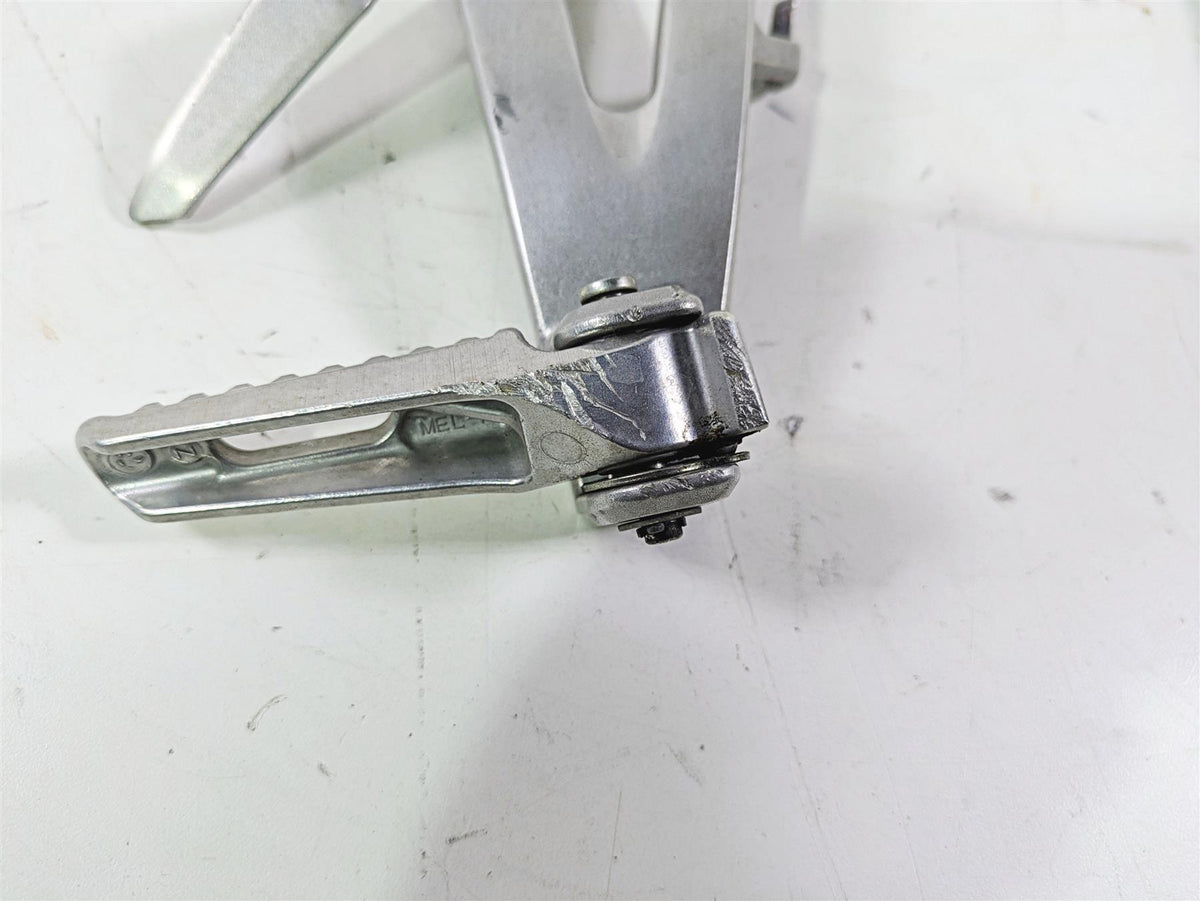 2017 Honda CBR600RR Rear Passenger Footpeg Set 50750-MFJ-D00 50760-MFJ-D00 {{ shop.shopifyCountryName }} - Mototech271
