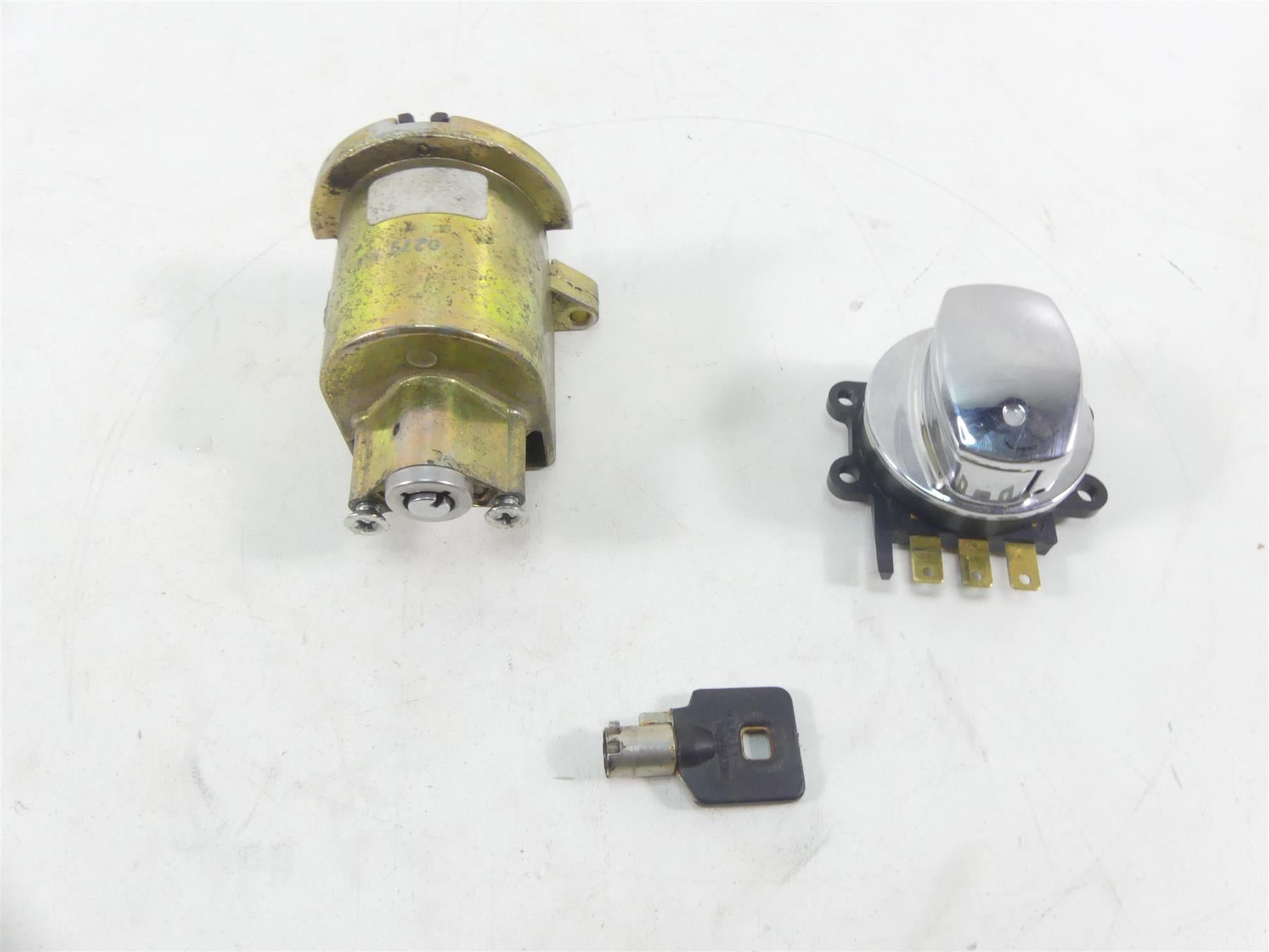 2001 Harley Touring FLHRCI Road King Ignition Switch Key Lock Set 71313-96A {{ shop.shopifyCountryName }} - Mototech271