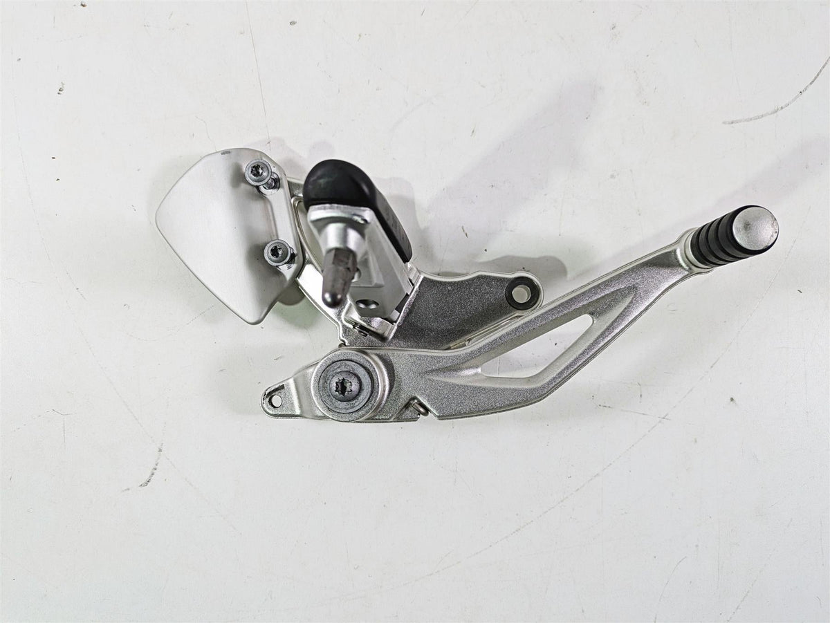 2012 BMW R1200R K27 Right Rider Footpeg & Brake Pedal 46717671078 35217728911 {{ shop.shopifyCountryName }} - Mototech271
