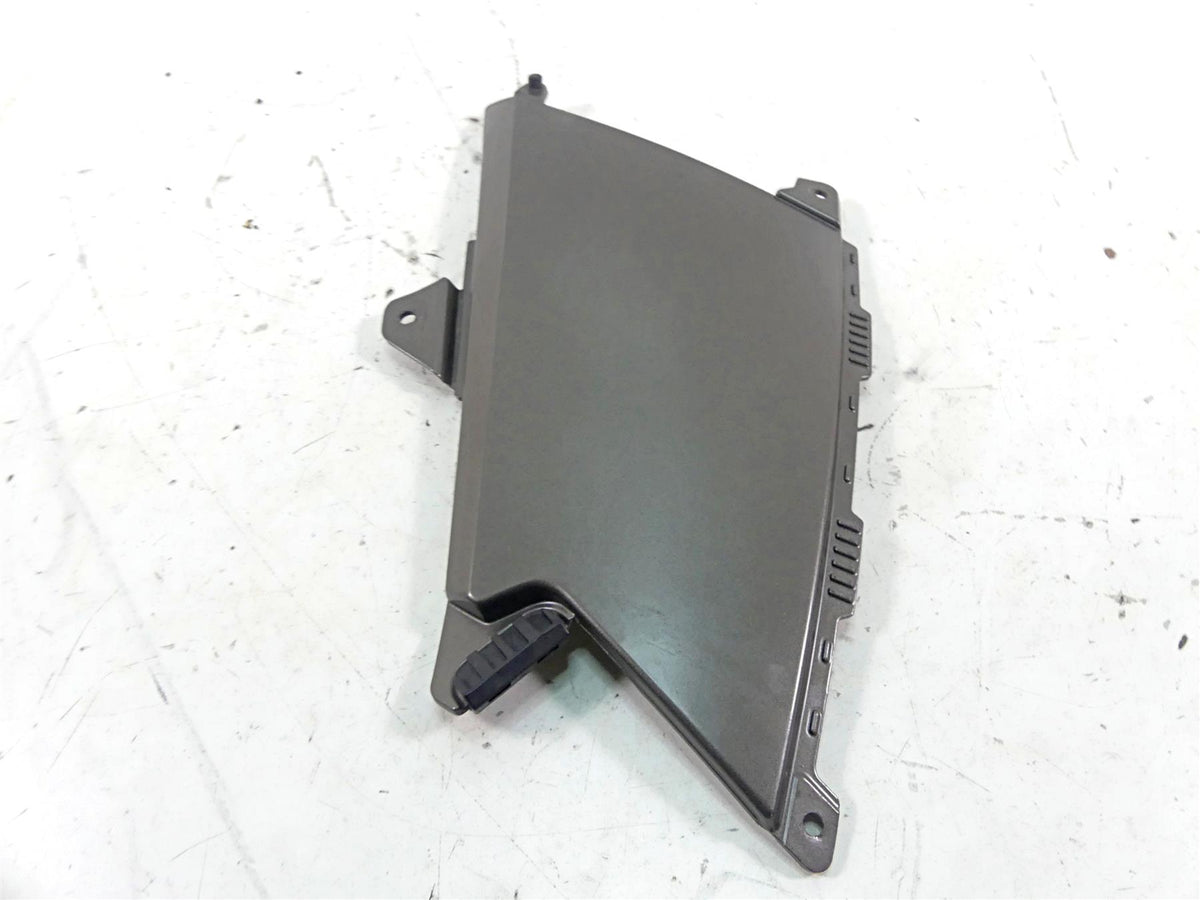 2009 BMW R1200 GS K25 Left Between Leg Side Cover Fairing 46637693433 {{ shop.shopifyCountryName }} - Mototech271