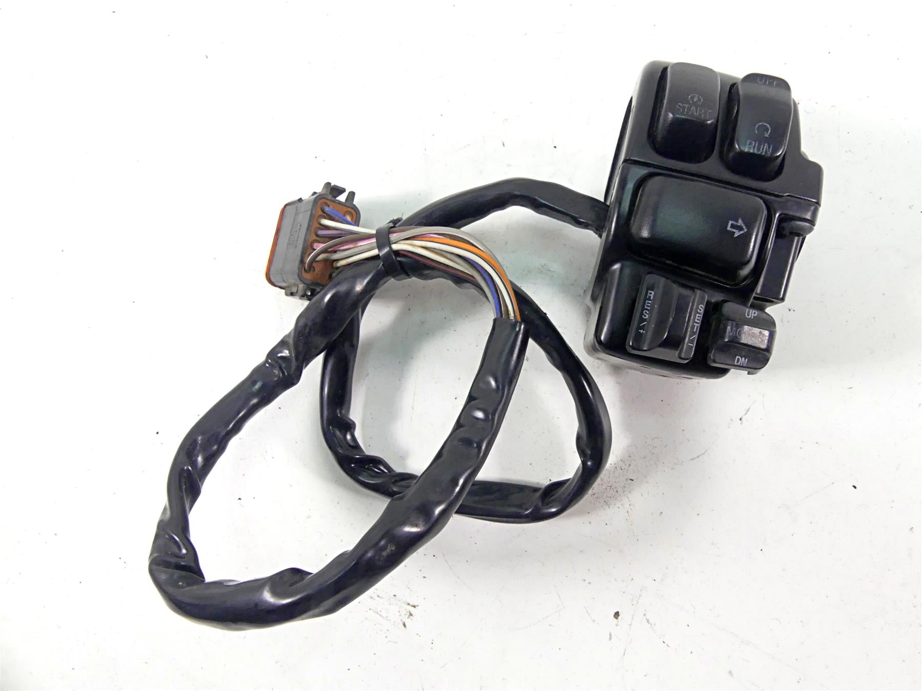2004 Harley Touring FLHTCUI Electra Glide Right Hand Control Switch 71683-06A {{ shop.shopifyCountryName }} - Mototech271