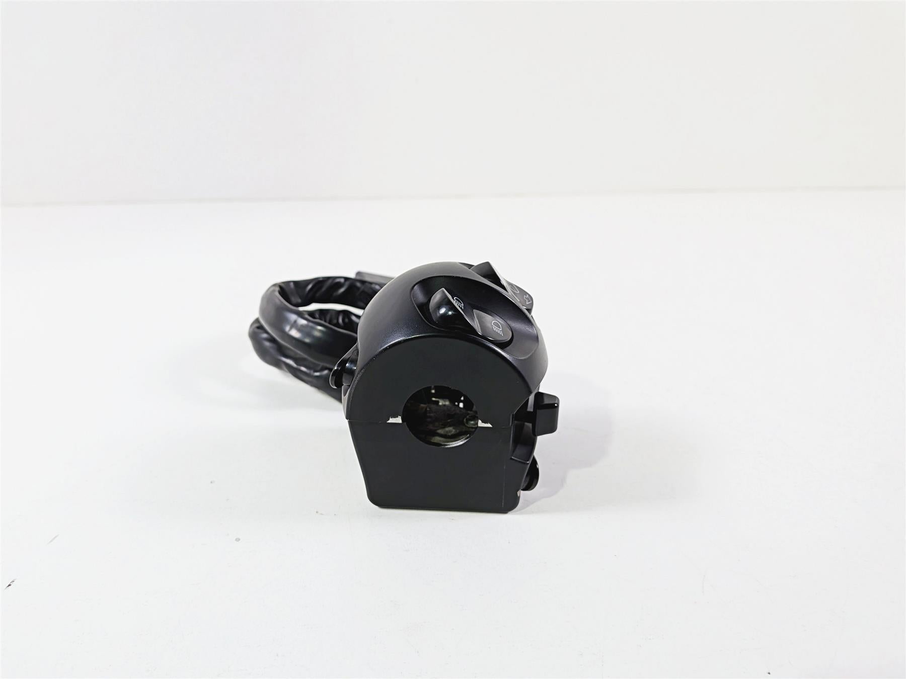 2013 Victory Vision Tour Left Hand Windshield Light Control Switch 4011993 {{ shop.shopifyCountryName }} - Mototech271