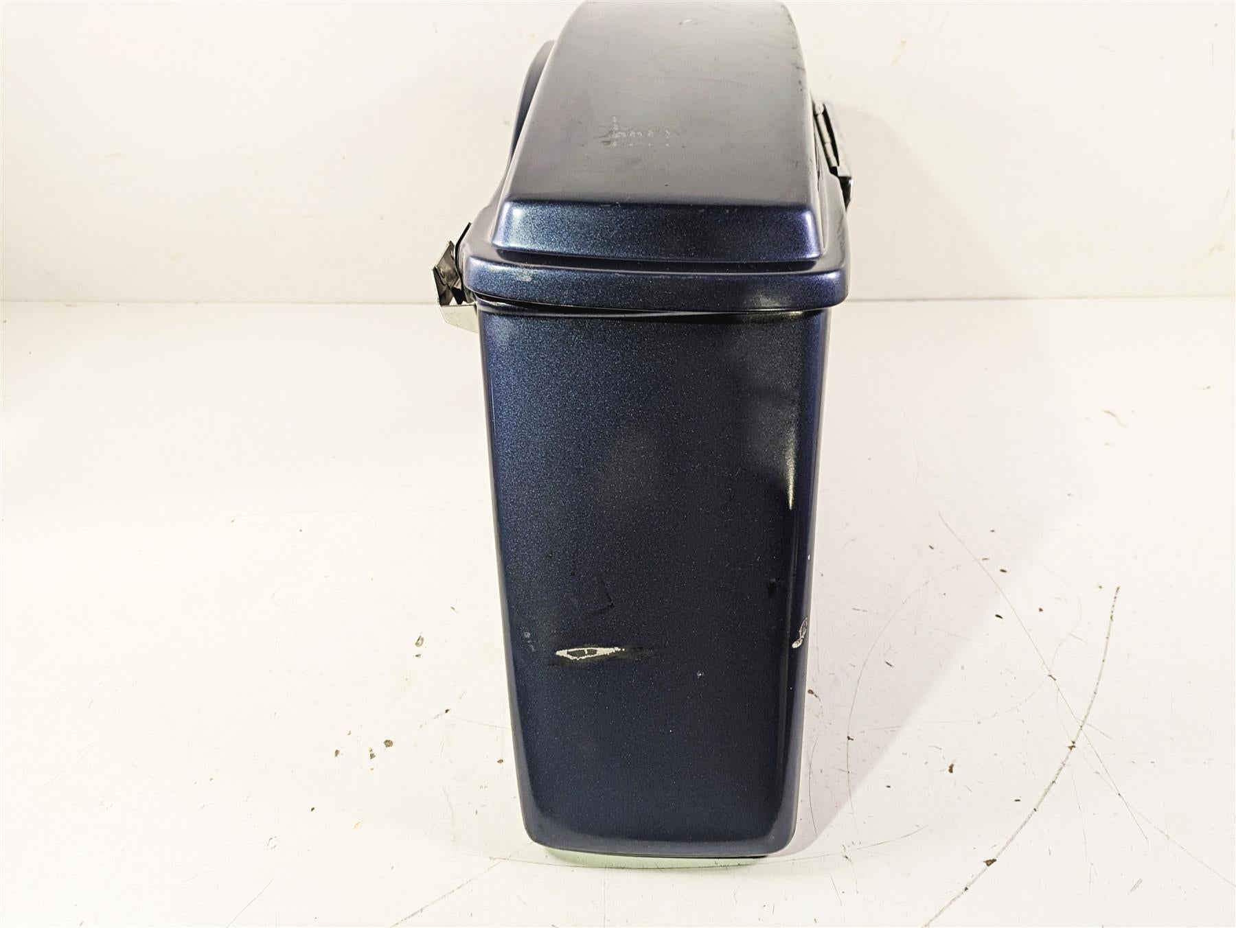 2003 Harley Touring FLHTCUI E-Glide 100th Right Saddle Bag Saddlebag 90752-93 {{ shop.shopifyCountryName }} - Mototech271