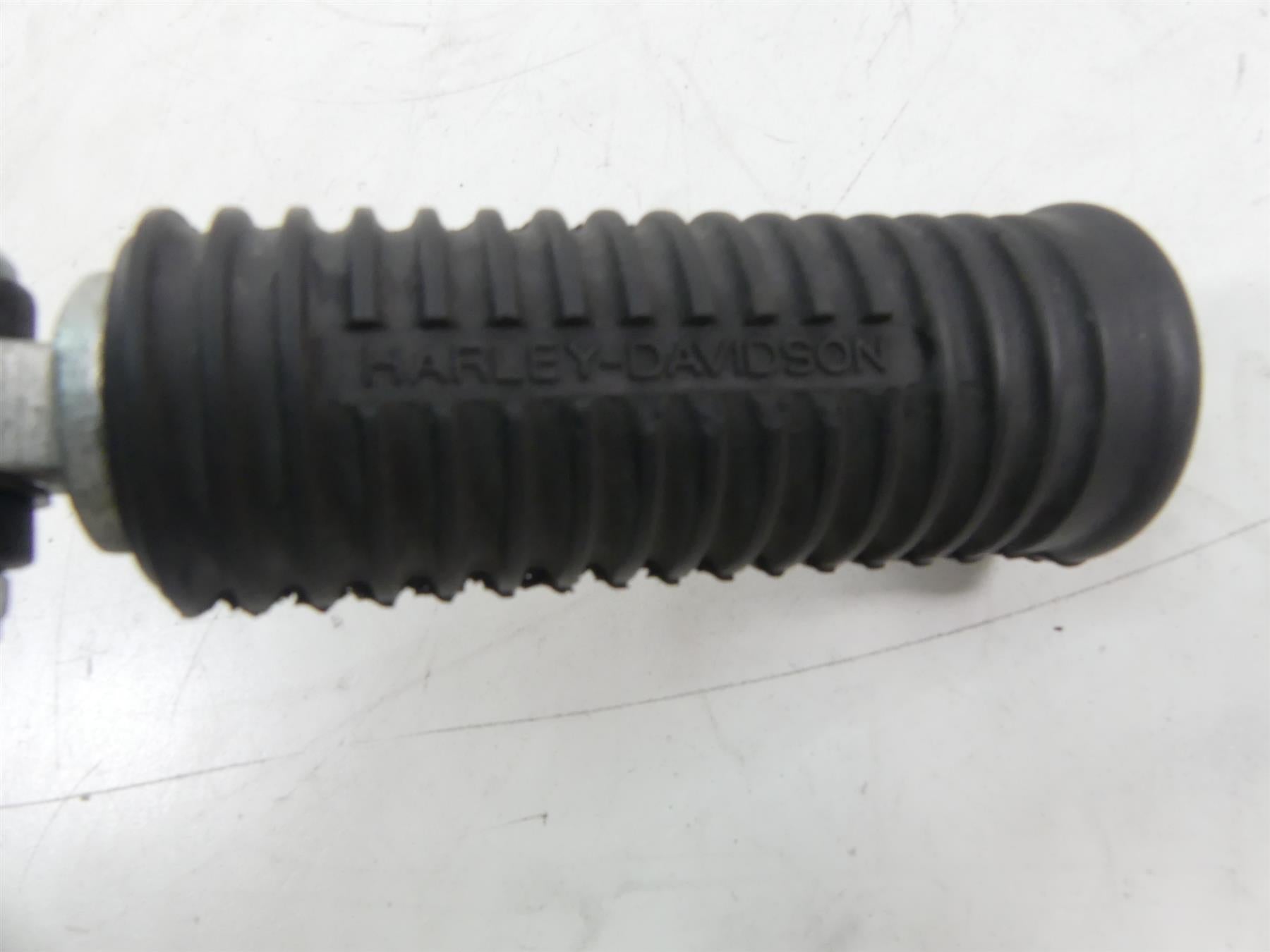 2009 Harley FXDF Dyna Fat Bob Rear Passenger Footpeg Set 49224-06A 49230-06 {{ shop.shopifyCountryName }} - Mototech271