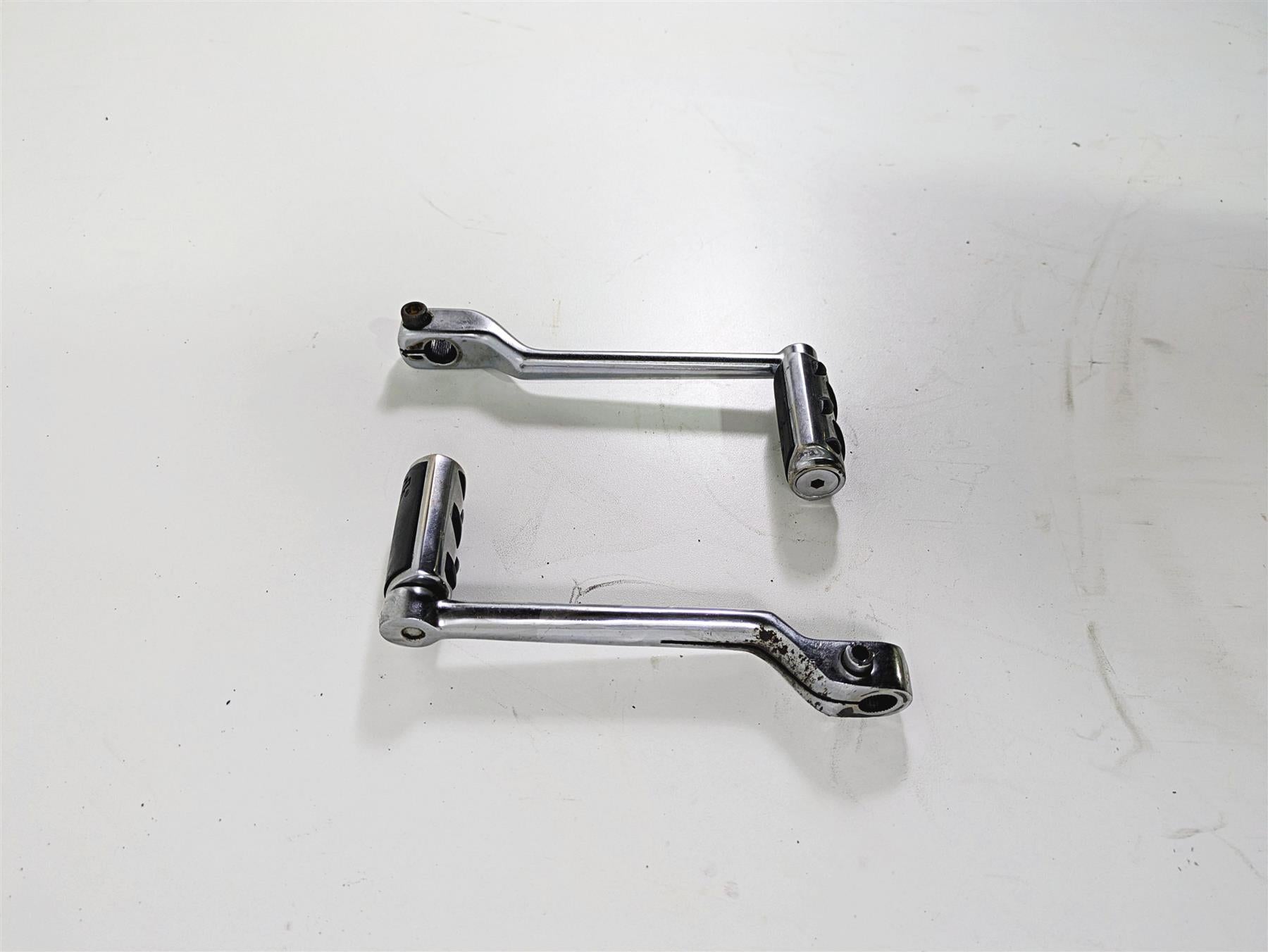 2005 Harley Touring FLHRI Road King Chrome Shifter Lever Pedal Pegs