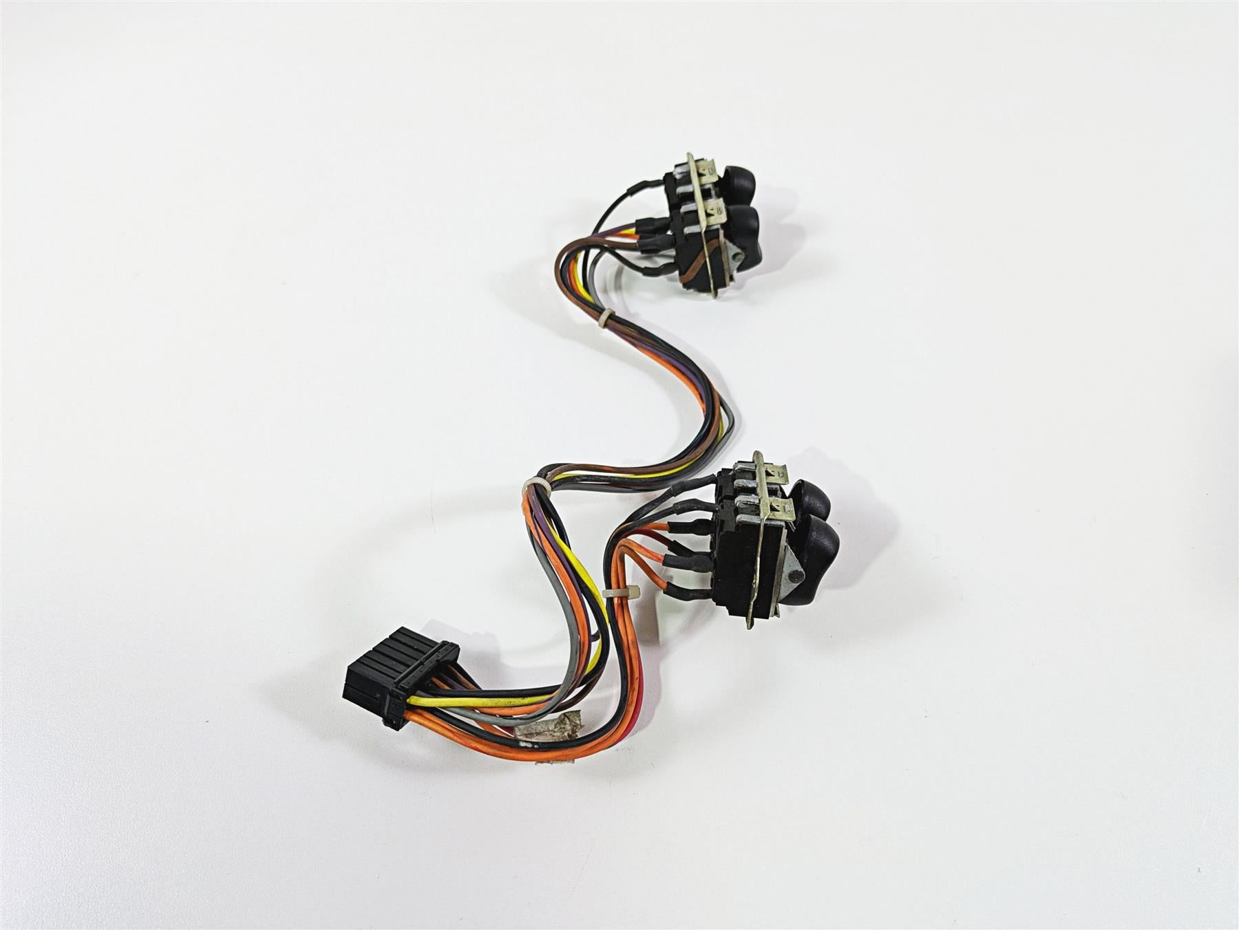 2010 Harley Touring FLHTK Electra Glide Auxiliary Switch Button Set 70271-98 {{ shop.shopifyCountryName }} - Mototech271