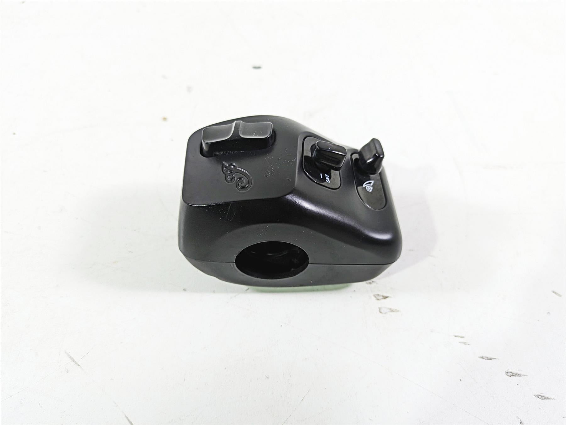 2018 Indian Chieftain Dark Horse Right Hand Control Switch 4016911 4018445 {{ shop.shopifyCountryName }} - Mototech271