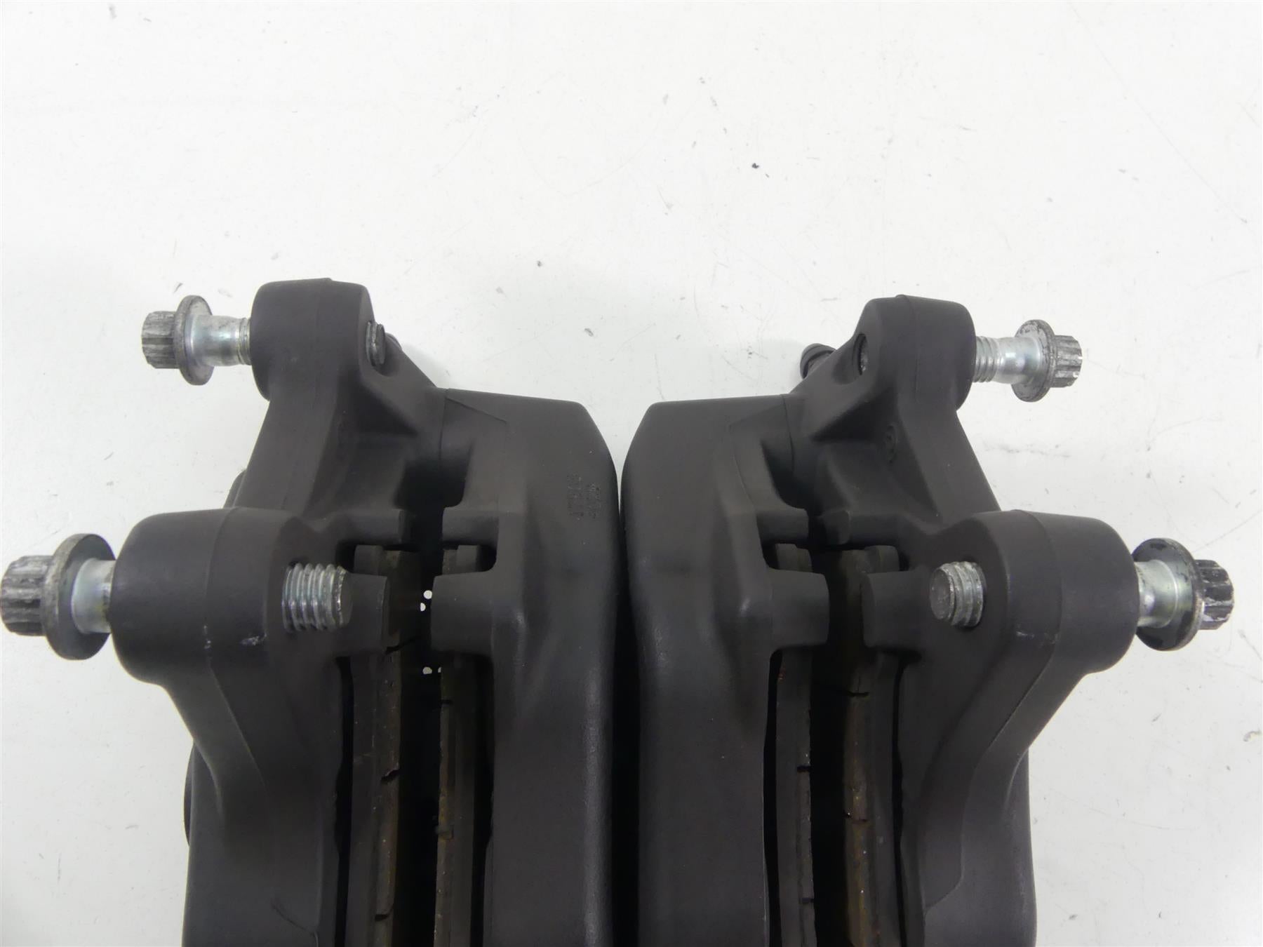 2017 Harley Touring FLHTKL Electra Glide Front Brake Caliper Set 43027-08 {{ shop.shopifyCountryName }} - Mototech271