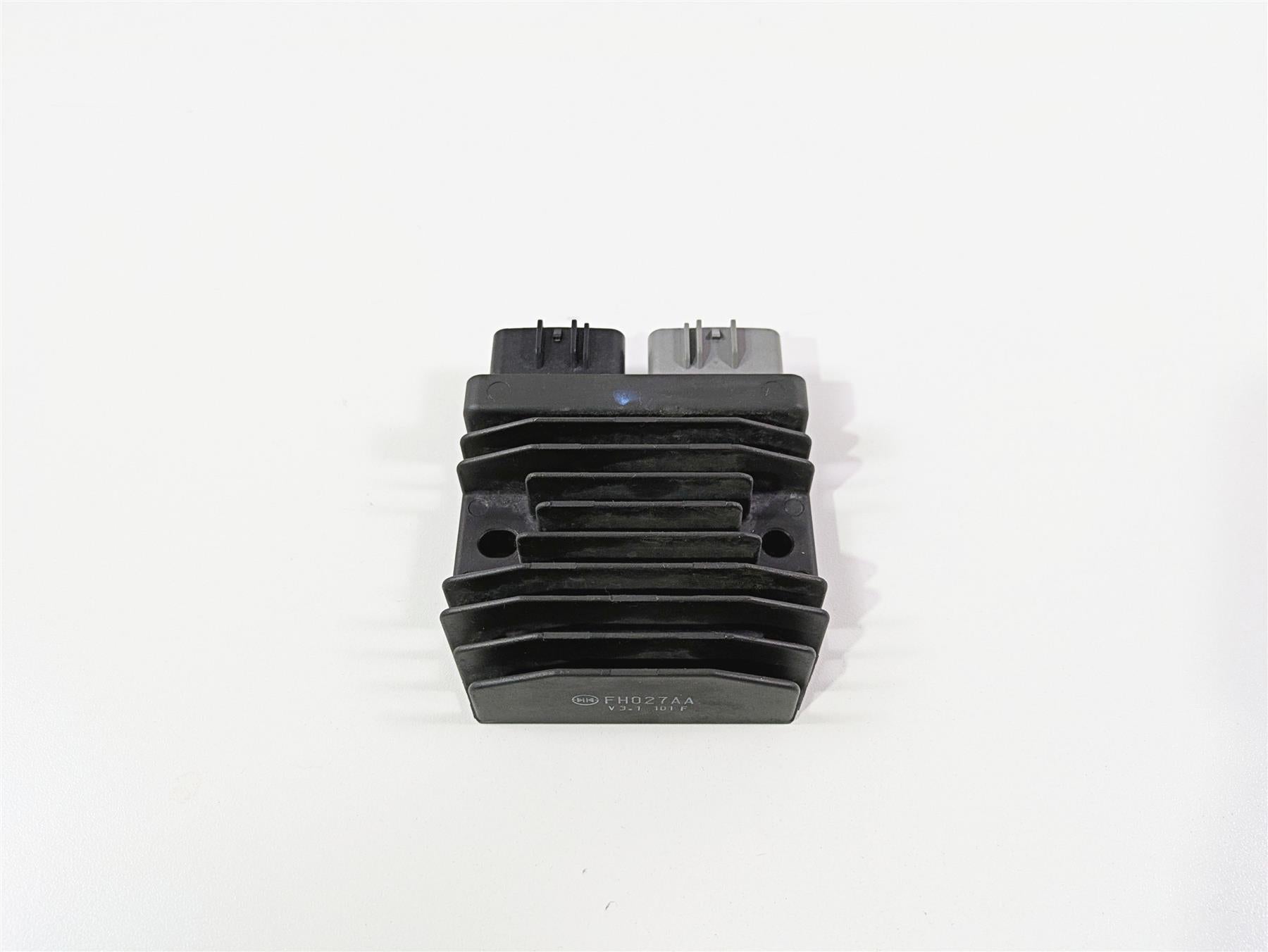2024 Triumph Tiger 900 GT Rectifier Voltage Regulator FH027AA T1300675 {{ shop.shopifyCountryName }} - Mototech271