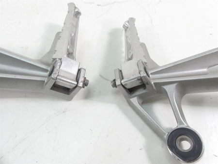2007 Yamaha FZ1 Fazer Rear Passenger Footpeg Foot Peg Set 2D1-2742L-00-00 {{ shop.shopifyCountryName }} - Mototech271