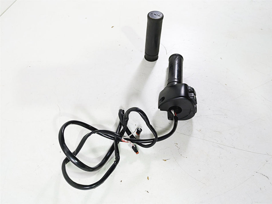 2018 Harley Softail FXFBS Fat Bob Right Hand Control Switch Start Stop 71500462 {{ shop.shopifyCountryName }} - Mototech271