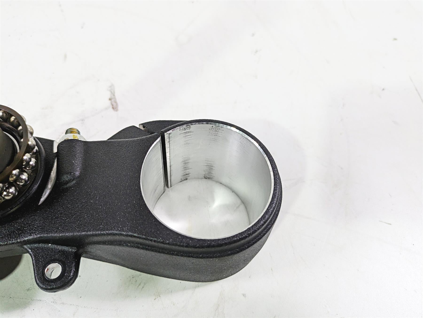 2018 Ducati Hypermotard 939 SP Lower Triple Tree 58mm For Ohlins Fork 34220762AA {{ shop.shopifyCountryName }} - Mototech271