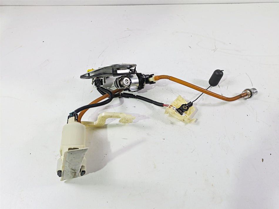 2014 Harley FLS Softail Slim Fuel Gas Petrol Pump - Tested 75252-11A 75284-08A {{ shop.shopifyCountryName }} - Mototech271