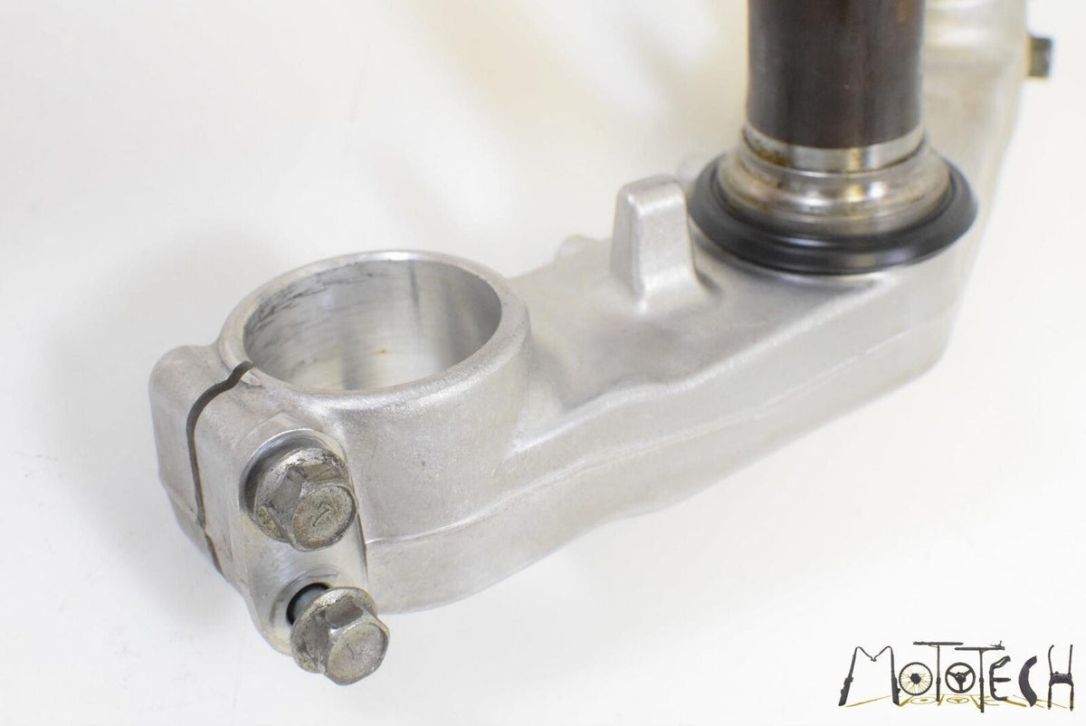 2005 Kawasaki ZZR1200 ZX1200 Ninja Lower Triple Tree Steering Clamp 44037-0008 {{ shop.shopifyCountryName }} - Mototech271
