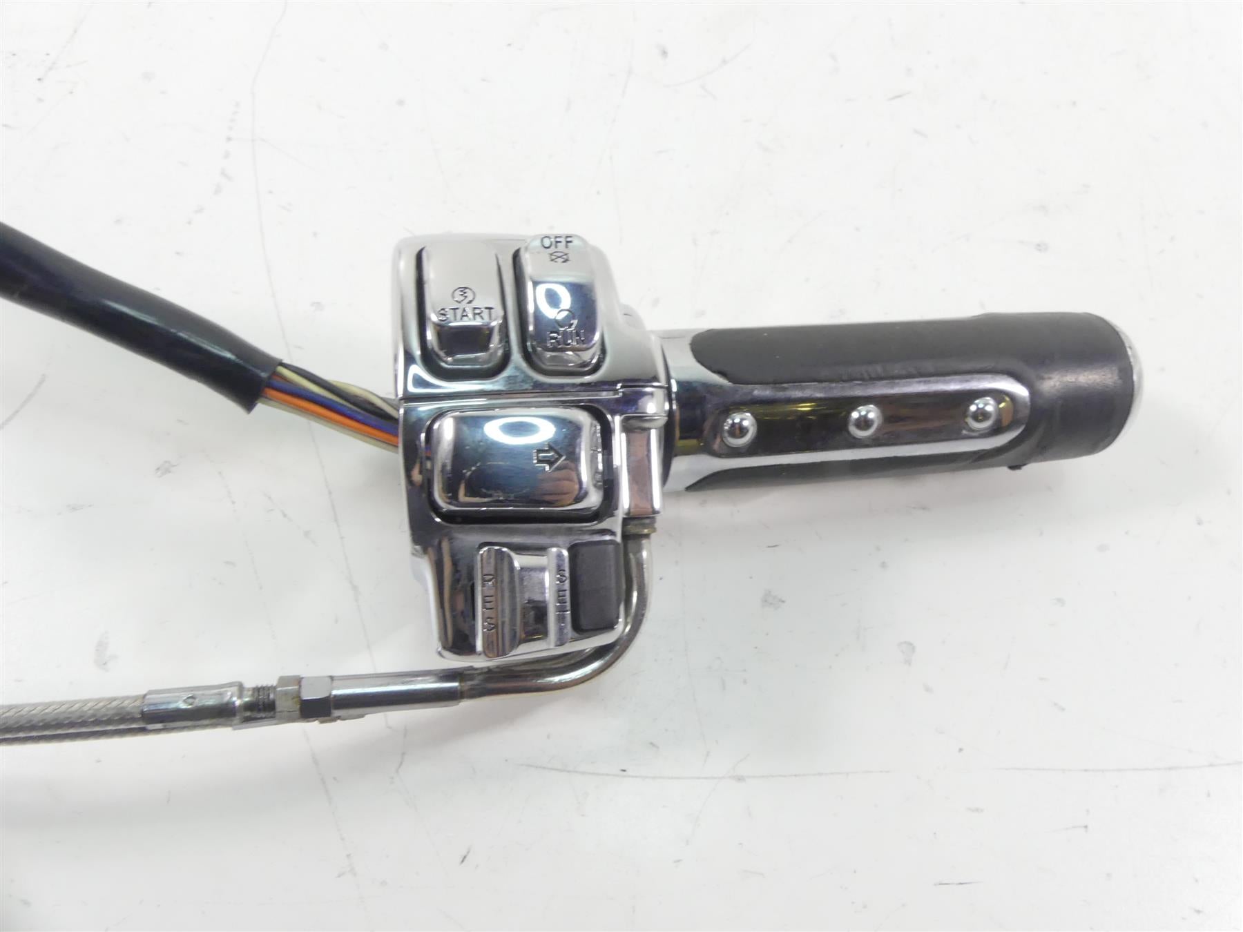 2007 Harley Touring FLHR SE CVO Road King Right Start Control Switch 71684-06A {{ shop.shopifyCountryName }} - Mototech271