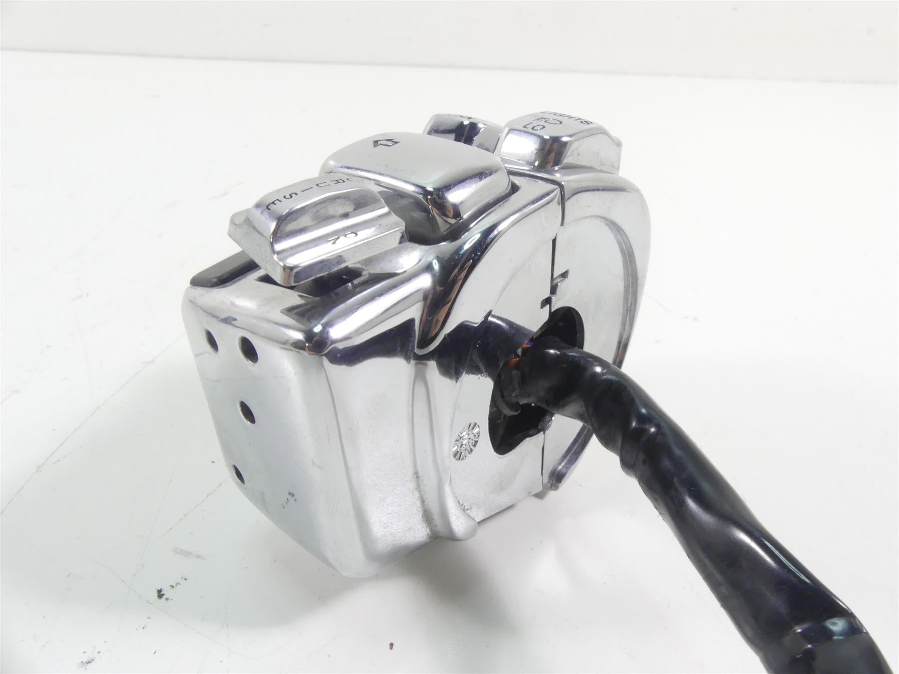 2007 Harley Touring FLHR SE CVO Road King Left Cruise Control Switch 71682-06A {{ shop.shopifyCountryName }} - Mototech271