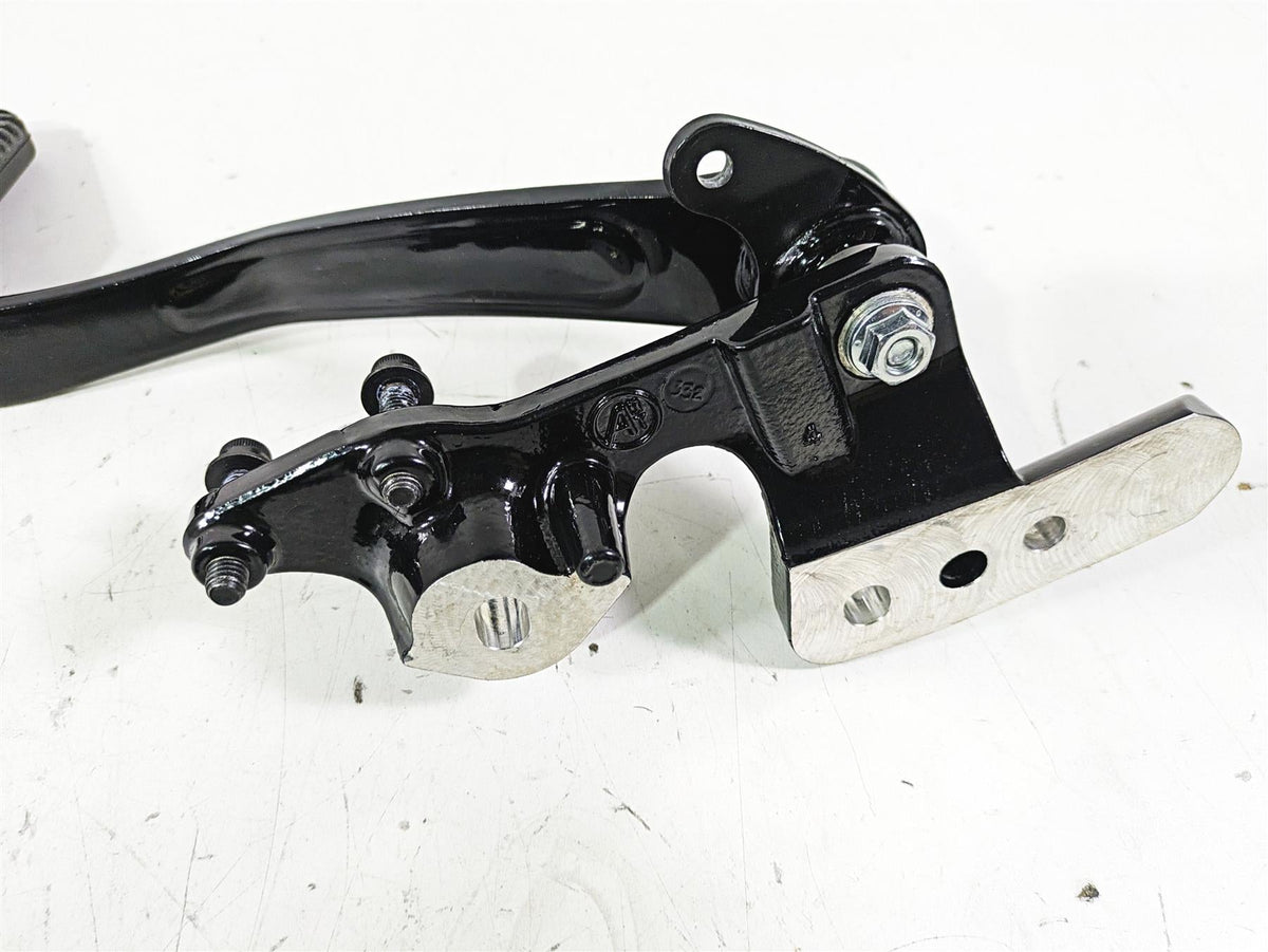 2019 Harley FLHCS Softail Heritage Front Right Floorboard + Brake Pedal 50600206 {{ shop.shopifyCountryName }} - Mototech271