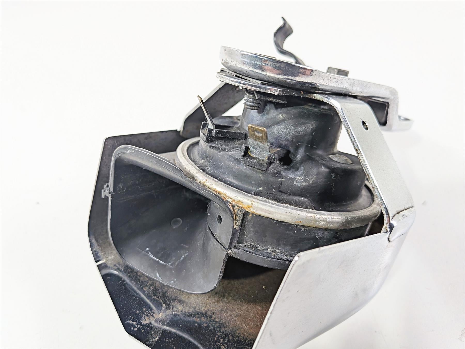 1998 Harley Dyna FXDL Low Rider Horn & Chrome Cover 61300478A {{ shop.shopifyCountryName }} - Mototech271
