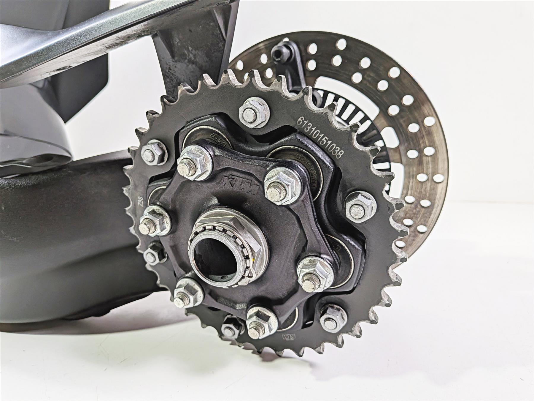 2018 KTM 1290 Super Duke R Swingarm Swing Arm & Axle 61304030044 61404030144-Mototech271