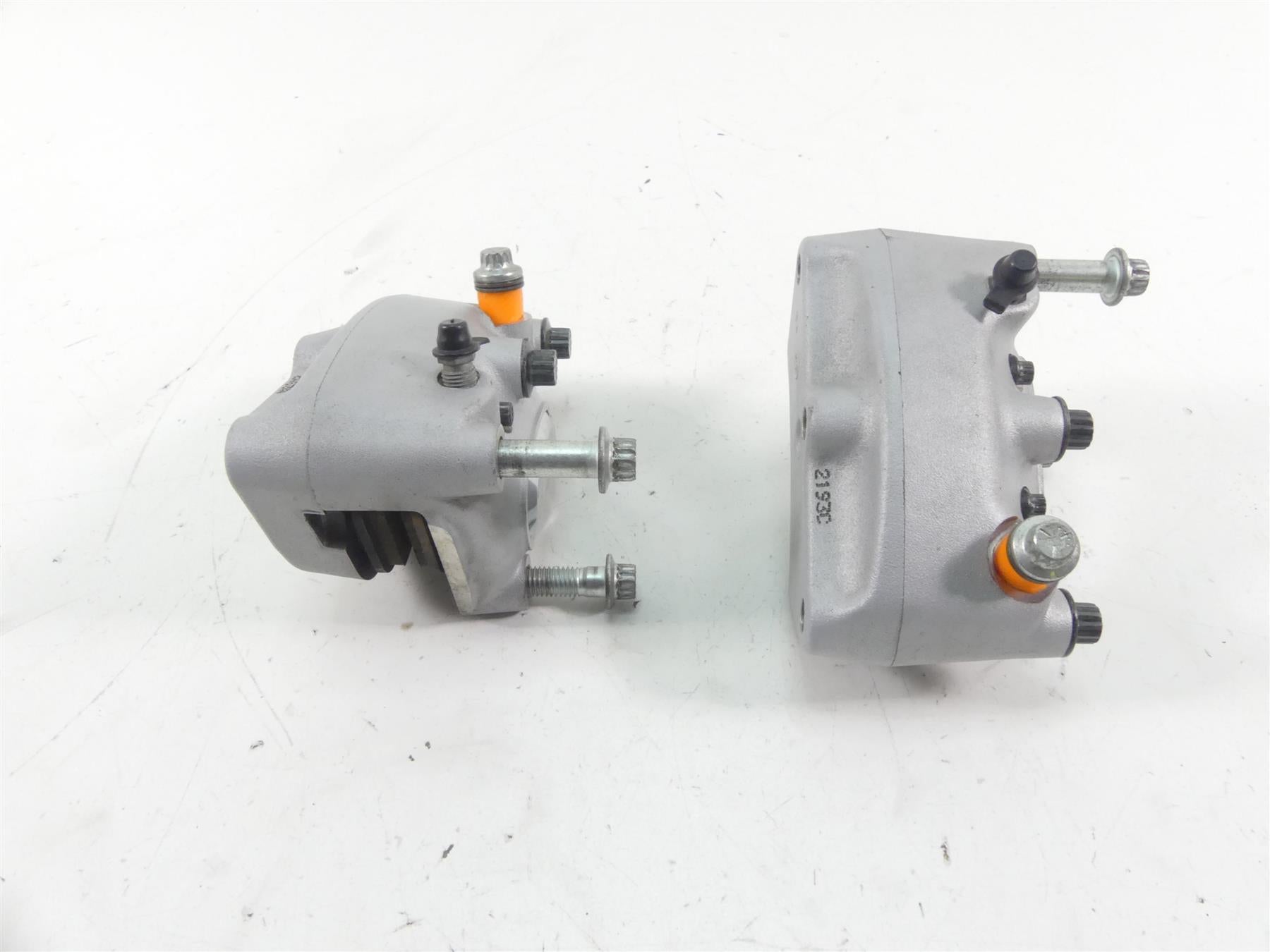 2004 Harley Softail FXSTD SE CVO Deuce Front Brake Caliper Set 44381-99 44382-99 {{ shop.shopifyCountryName }} - Mototech271