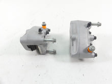 Load image into Gallery viewer, 2004 Harley Softail FXSTD SE CVO Deuce Front Brake Caliper Set 44381-99 44382-99 | Mototech271
