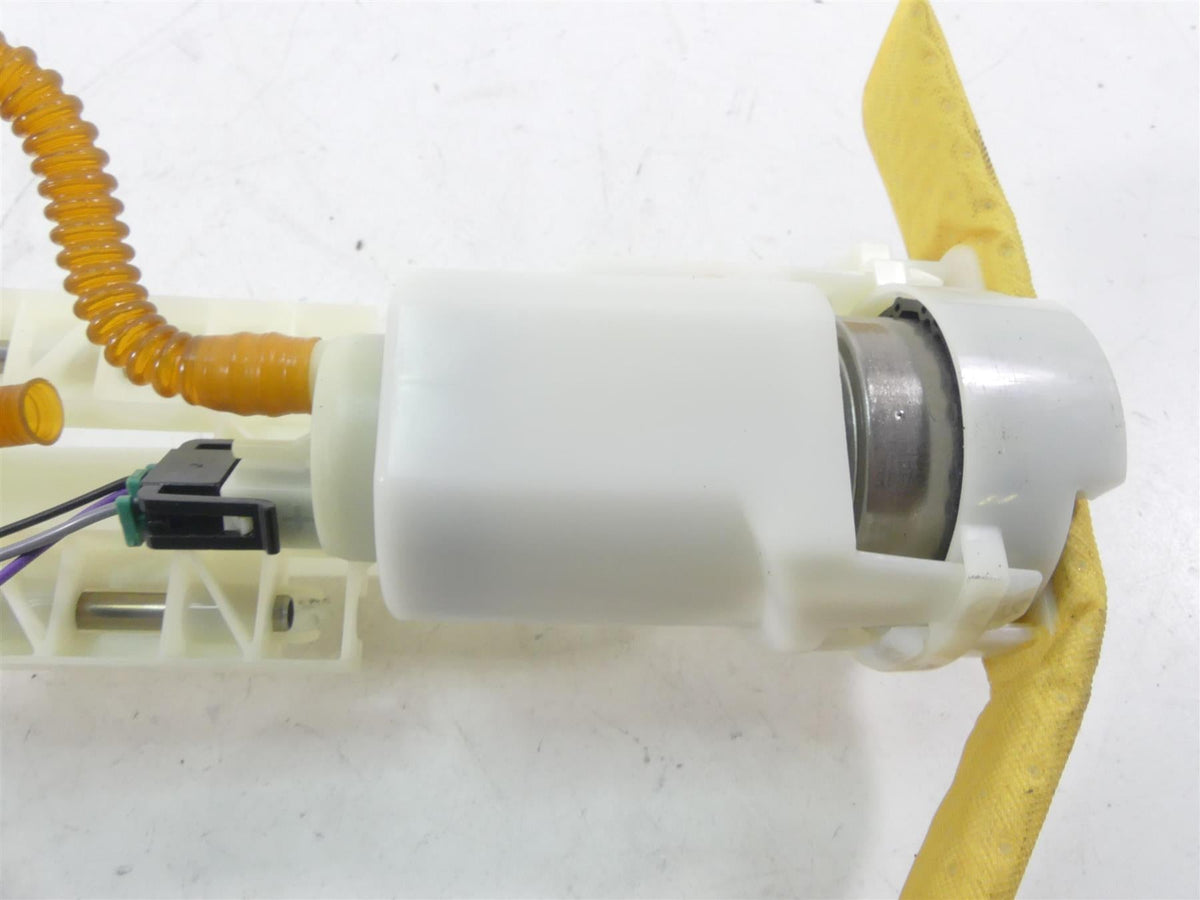 2011 Harley VRSCF Muscle Rod Fuel Gas Petrol Pump - Tested 75310-07 {{ shop.shopifyCountryName }} - Mototech271
