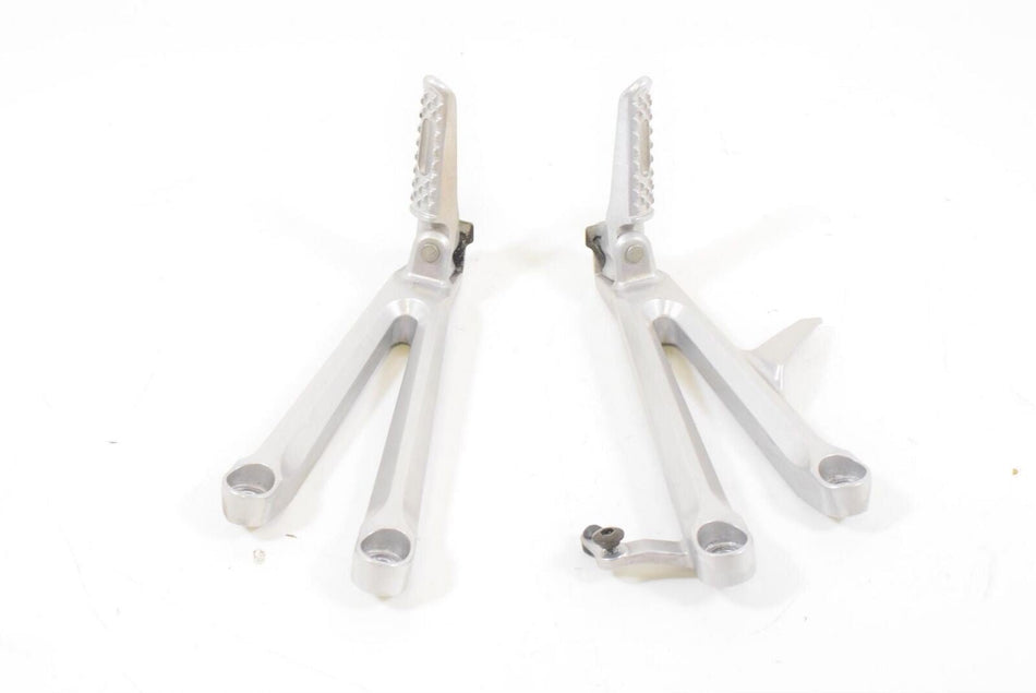 2004 Honda CBR1000RR CBR1000 RR Rear Passenger Footpeg Foot Peg Rest 50760-MEL-0 {{ shop.shopifyCountryName }} - Mototech271
