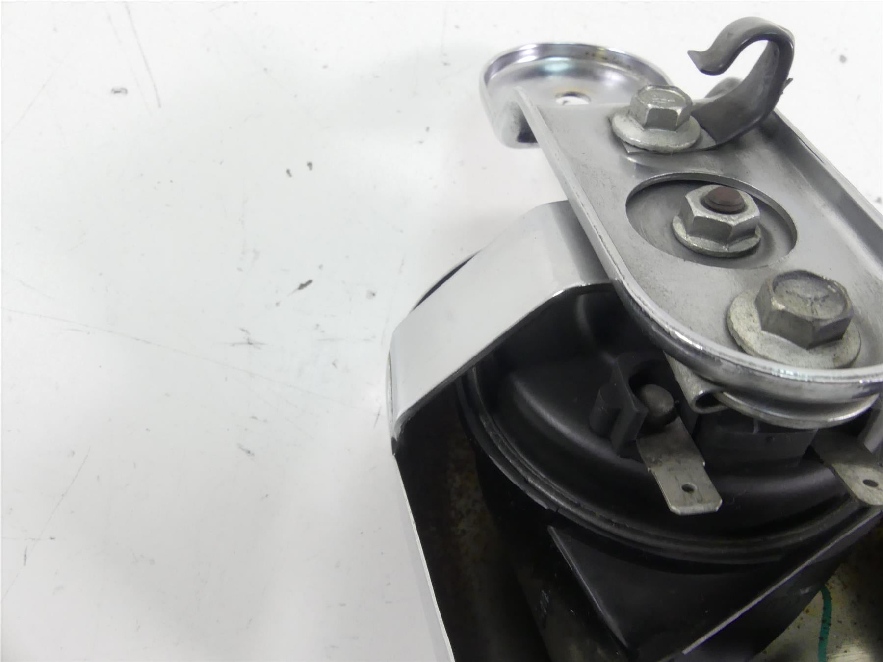 2012 Harley Touring FLHTP Electra Glide Horn & Chrome Cover 61300478A {{ shop.shopifyCountryName }} - Mototech271