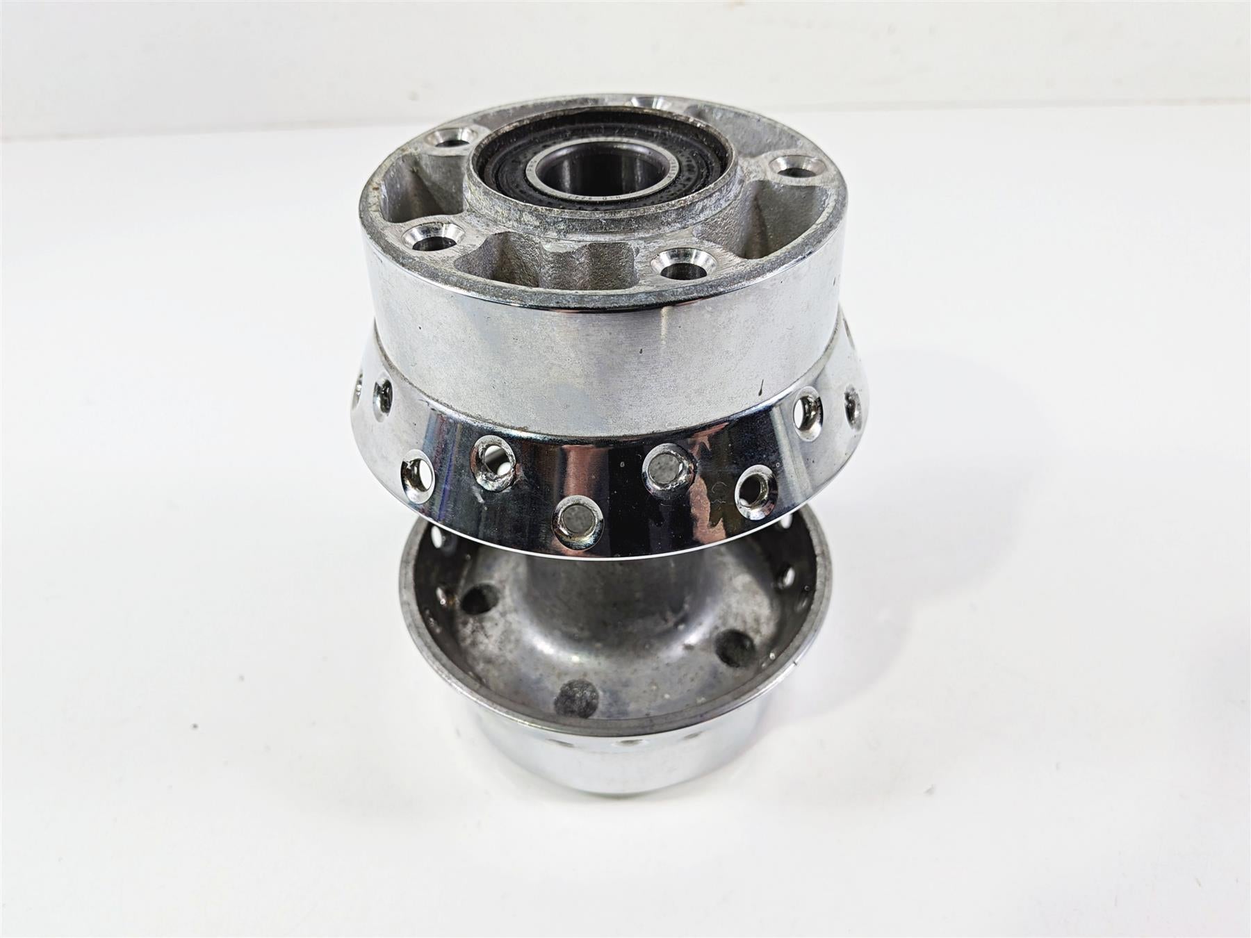 2001 Harley FLHRCI Road King Front Spoke Wheel Hub 40960-08 {{ shop.shopifyCountryName }} - Mototech271