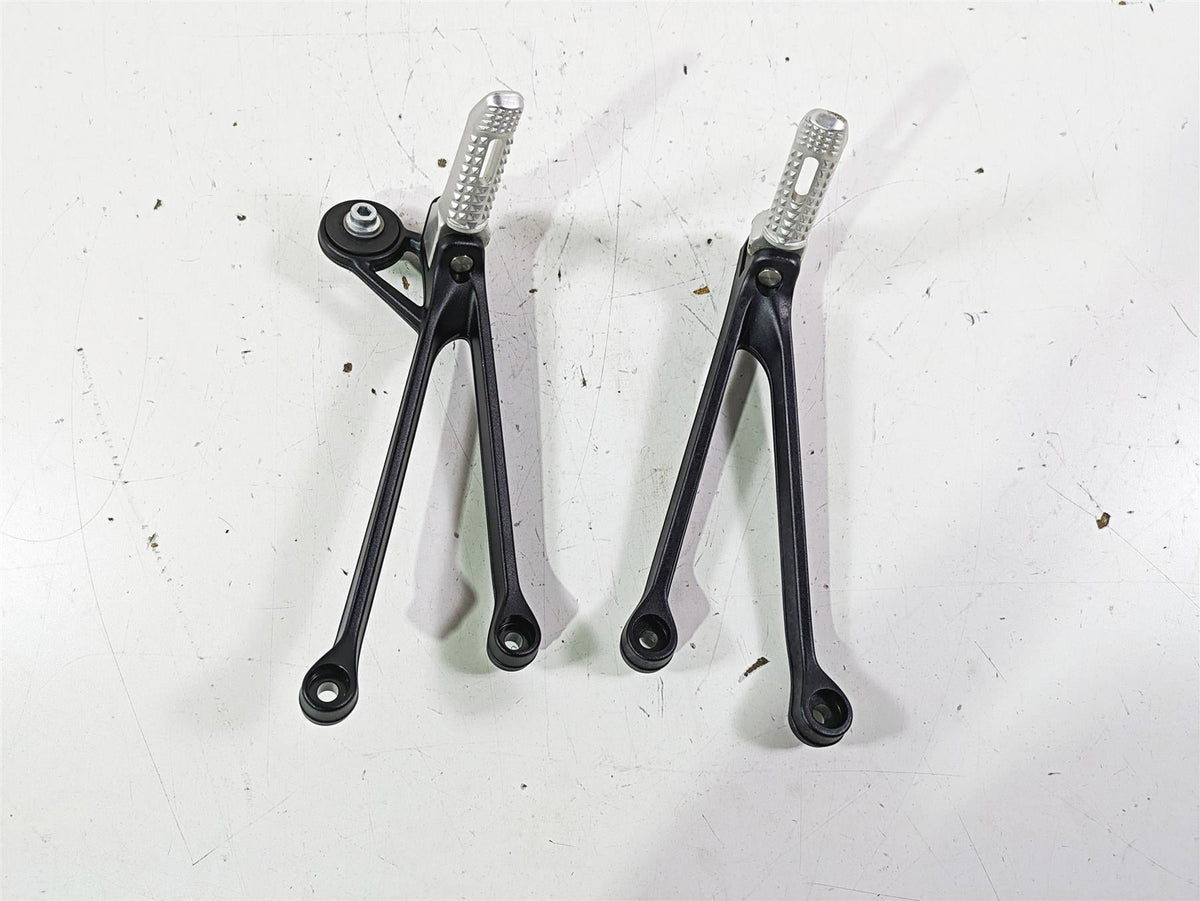 2017 BMW S1000R K47 Rear Footpeg Foot Peg Rest Set 46718542025 46718542400 {{ shop.shopifyCountryName }} - Mototech271