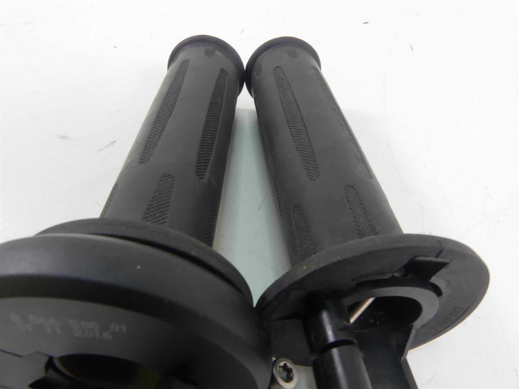 2017 BMW RnineT Racer K32 Heated Left Right Hand Grip Set - Read 61318566508 {{ shop.shopifyCountryName }} - Mototech271