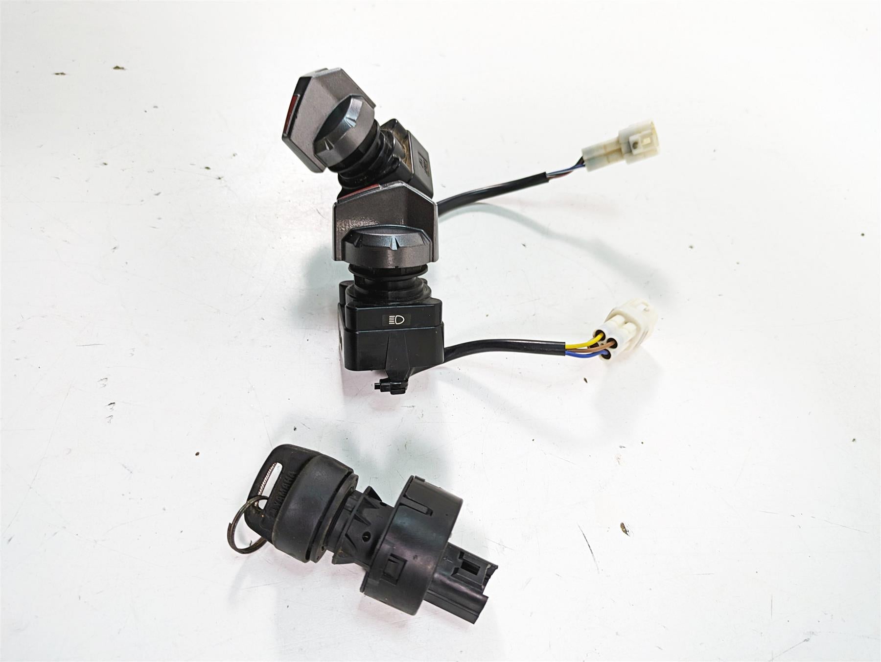 2018 Yamaha YXZ1000R EPS SS Ignition Light Awd Switch & Key Set 5UG-H2510-00-00 {{ shop.shopifyCountryName }} - Mototech271