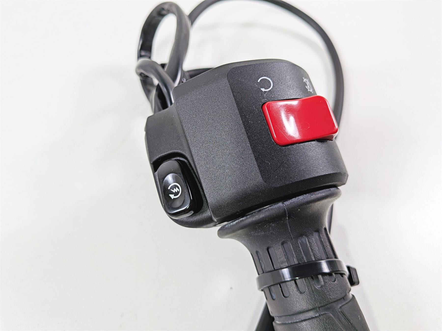 2024 Kawasaki EX500 Ninja 40th An. Right Hand Throttle Control Switch 46091-0479 {{ shop.shopifyCountryName }} - Mototech271
