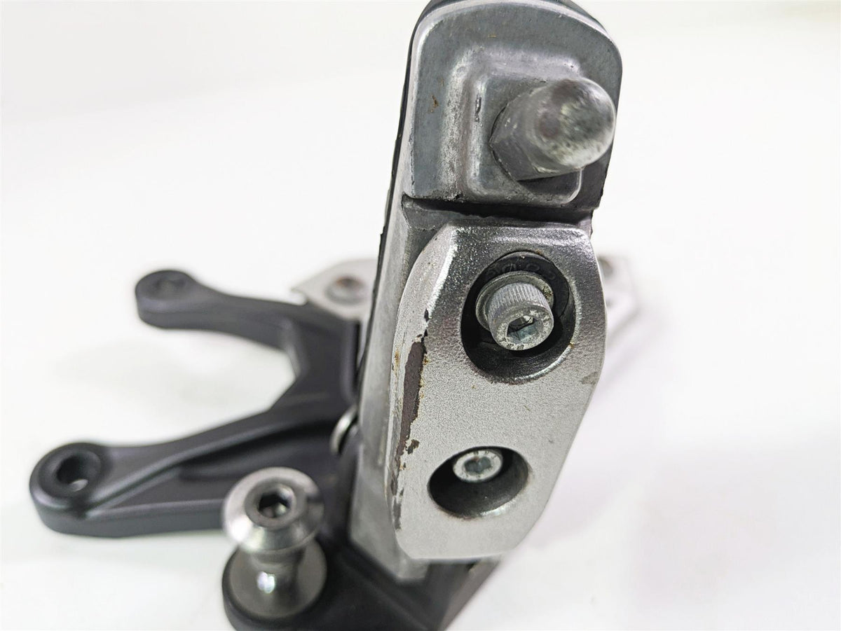 2020 Kawasaki Z900 ZR900 Left Front Foot Peg & Mount 35063-1399-18R {{ shop.shopifyCountryName }} - Mototech271