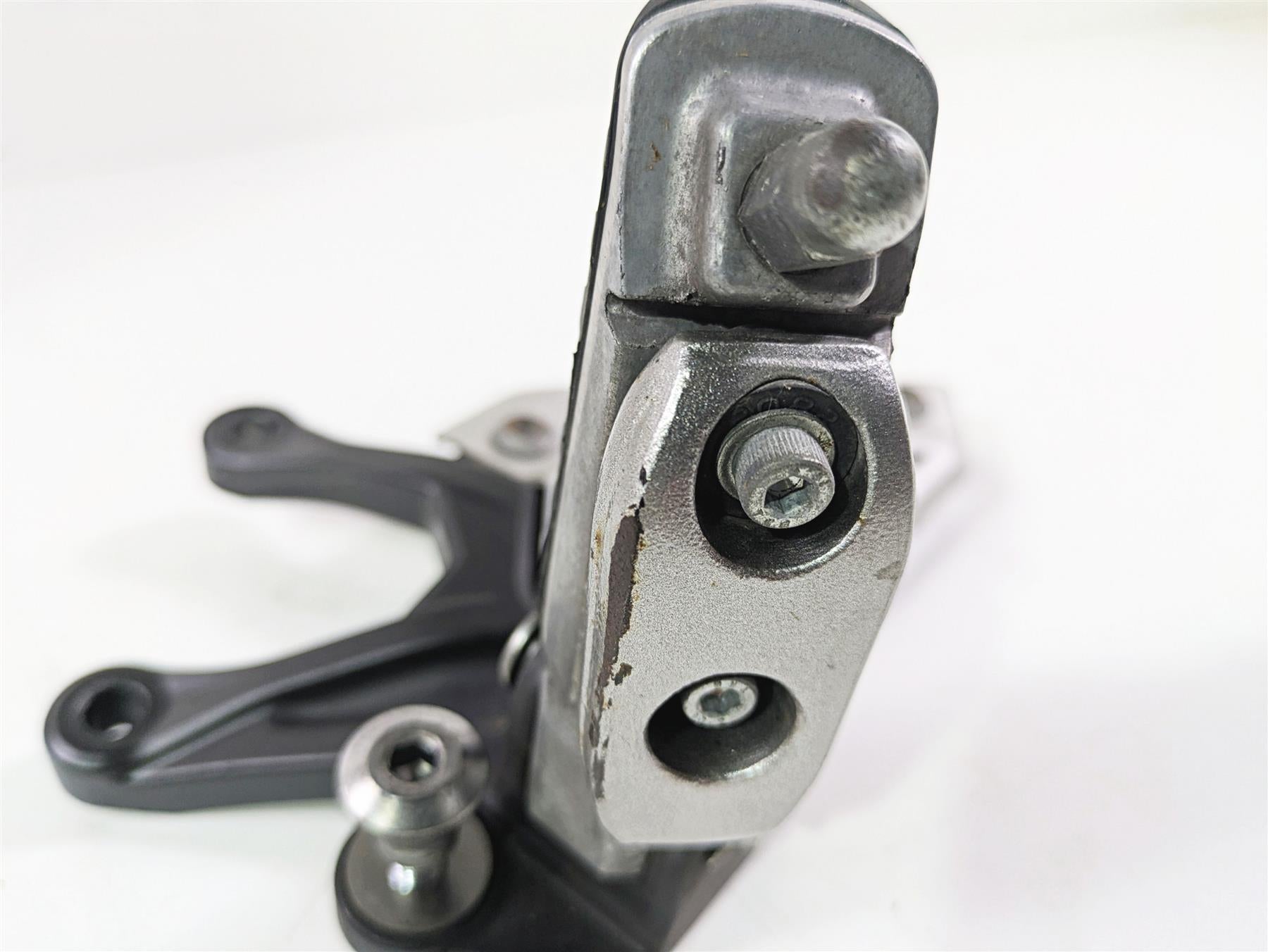 2020 Kawasaki Z900 ZR900 Left Front Foot Peg & Mount 35063-1399-18R {{ shop.shopifyCountryName }} - Mototech271