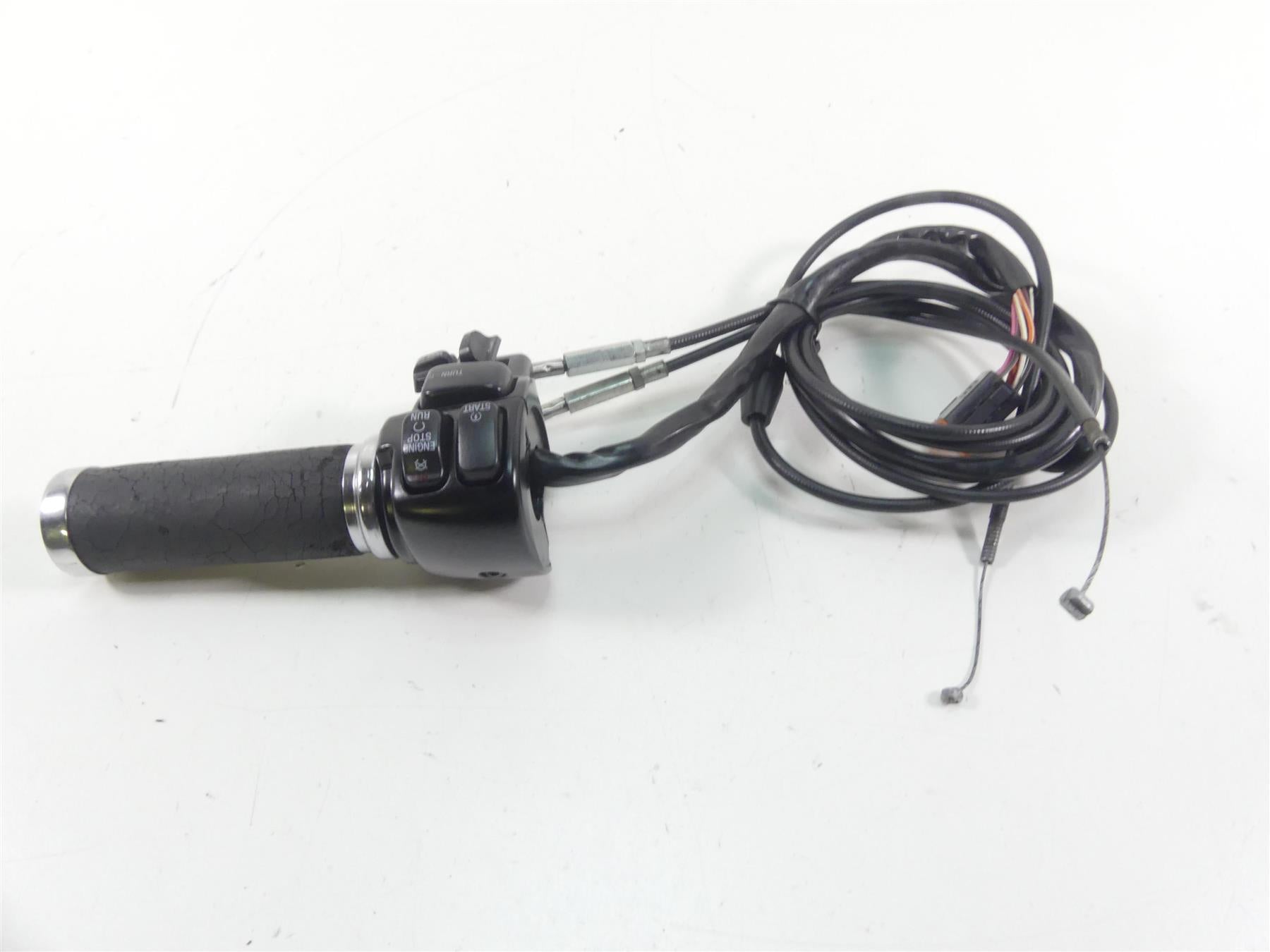 1999 Harley Touring FLHTCUI Electra Glide Right Hand Control Switch 71684-06A {{ shop.shopifyCountryName }} - Mototech271