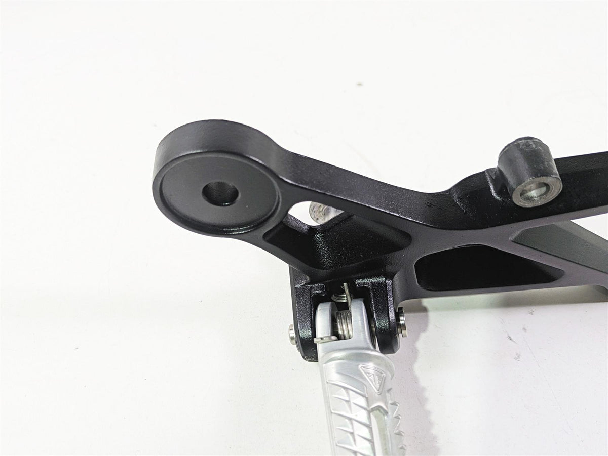2024 Triumph Street Triple 765 R Right Rider Footpeg & Mount Set T2082980 {{ shop.shopifyCountryName }} - Mototech271