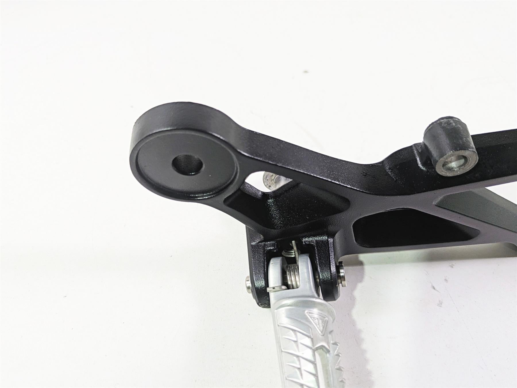 2024 Triumph Street Triple 765 R Right Rider Footpeg & Mount Set T2082980 {{ shop.shopifyCountryName }} - Mototech271