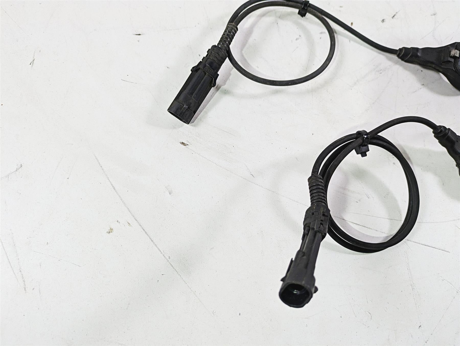 2011 Harley Touring FLHTCUSE CVO E-Glide Abs Brake Wheel Speed Sensors 40614-08 {{ shop.shopifyCountryName }} - Mototech271