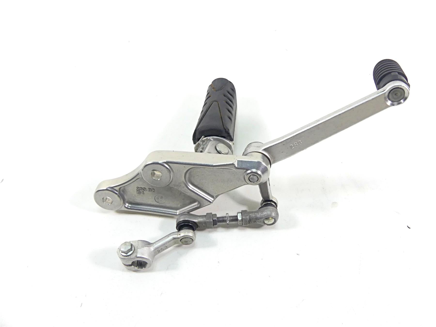 2012 Yamaha VMX17 VMAX 1700 Left Footpeg Foot Peg & Shifter Set 2S3-27442-00-00 {{ shop.shopifyCountryName }} - Mototech271